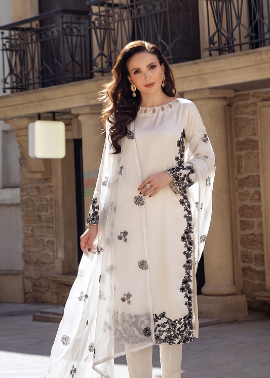Pakistani Designer Off-White Silk Kurta Set Online in KSA Riyadh Saudi Arabia Oman Bahrain Qatar