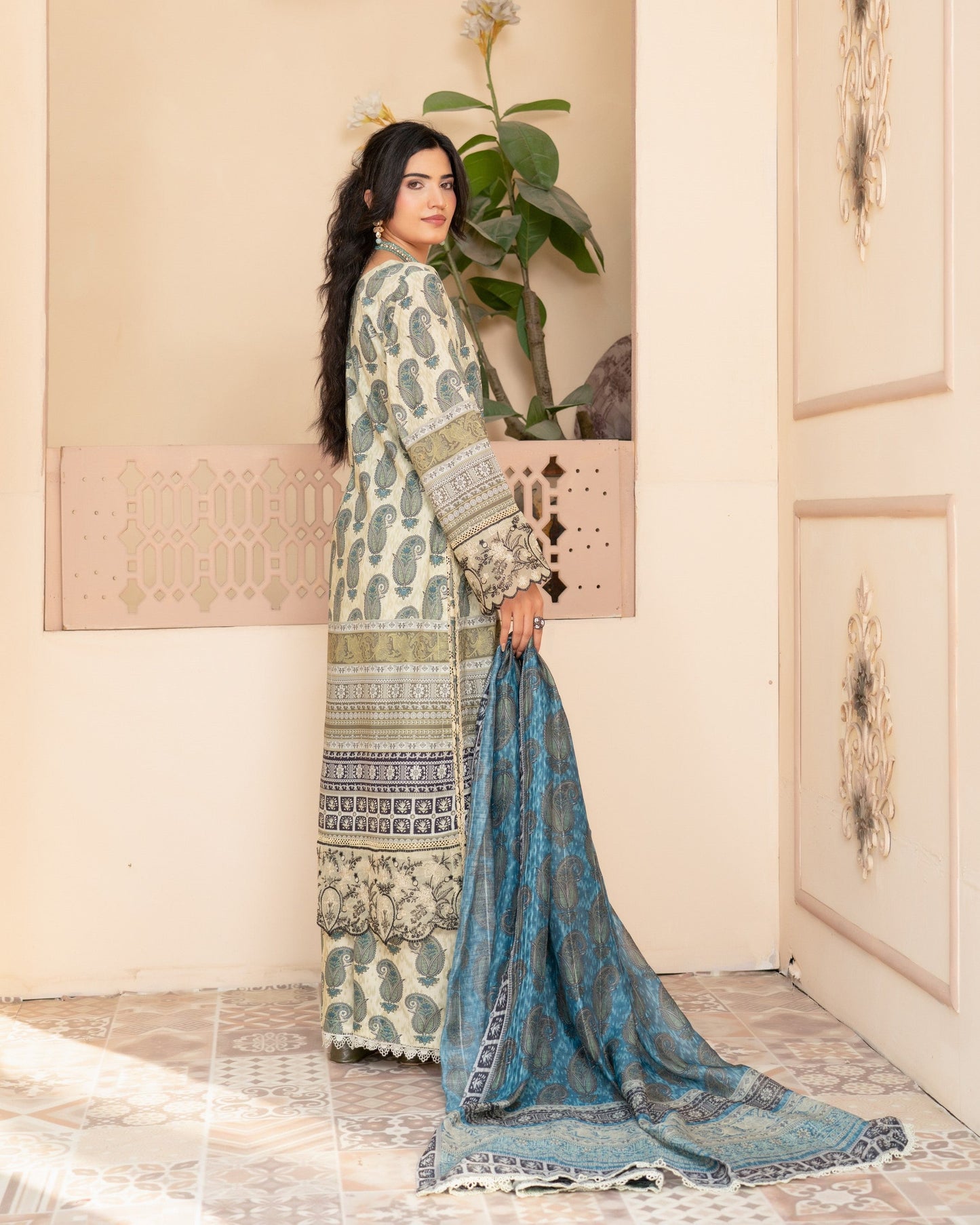 Pakistani Designer Pista Lawn Cotton Suit Online in KSA Riyadh Saudi Arabia Oman Bahrain Qatar