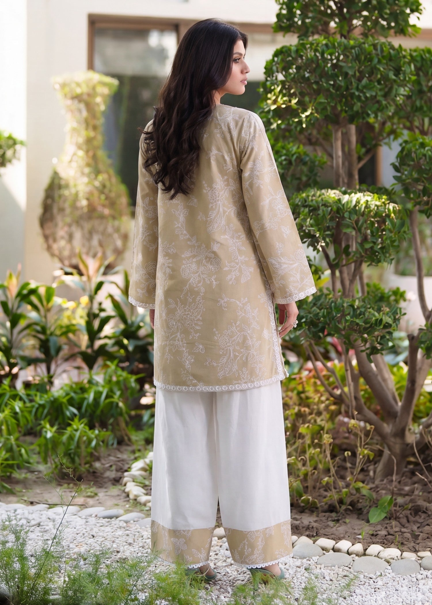 Pakistani Designer Printed Lawn Suit Online in KSA Riyadh Saudi Arabia Oman Bahrain Qatar