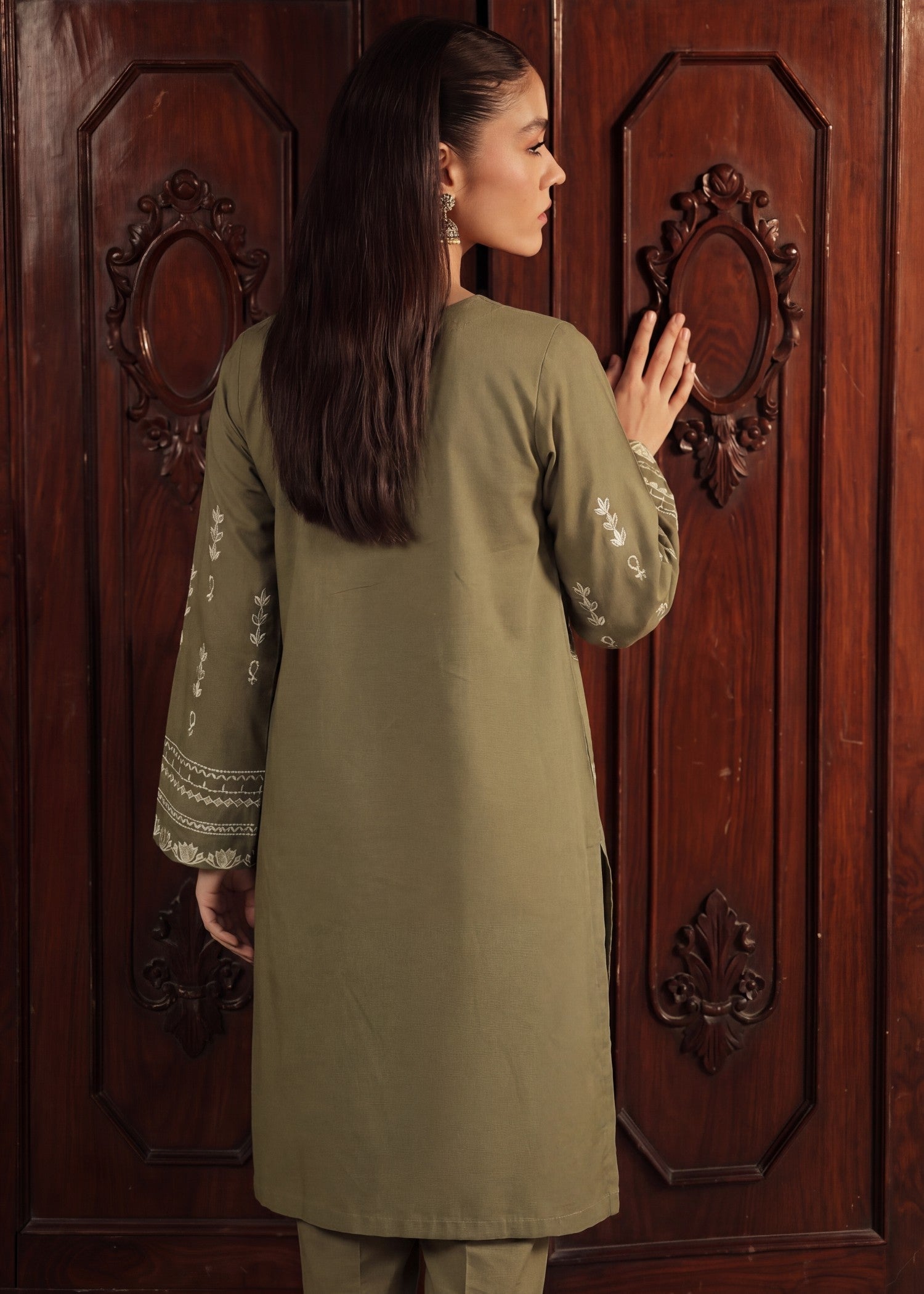 Pakistani Designer Sage Green Lawn Suit Online in KSA Riyadh Saudi Arabia Oman Bahrain Qatar