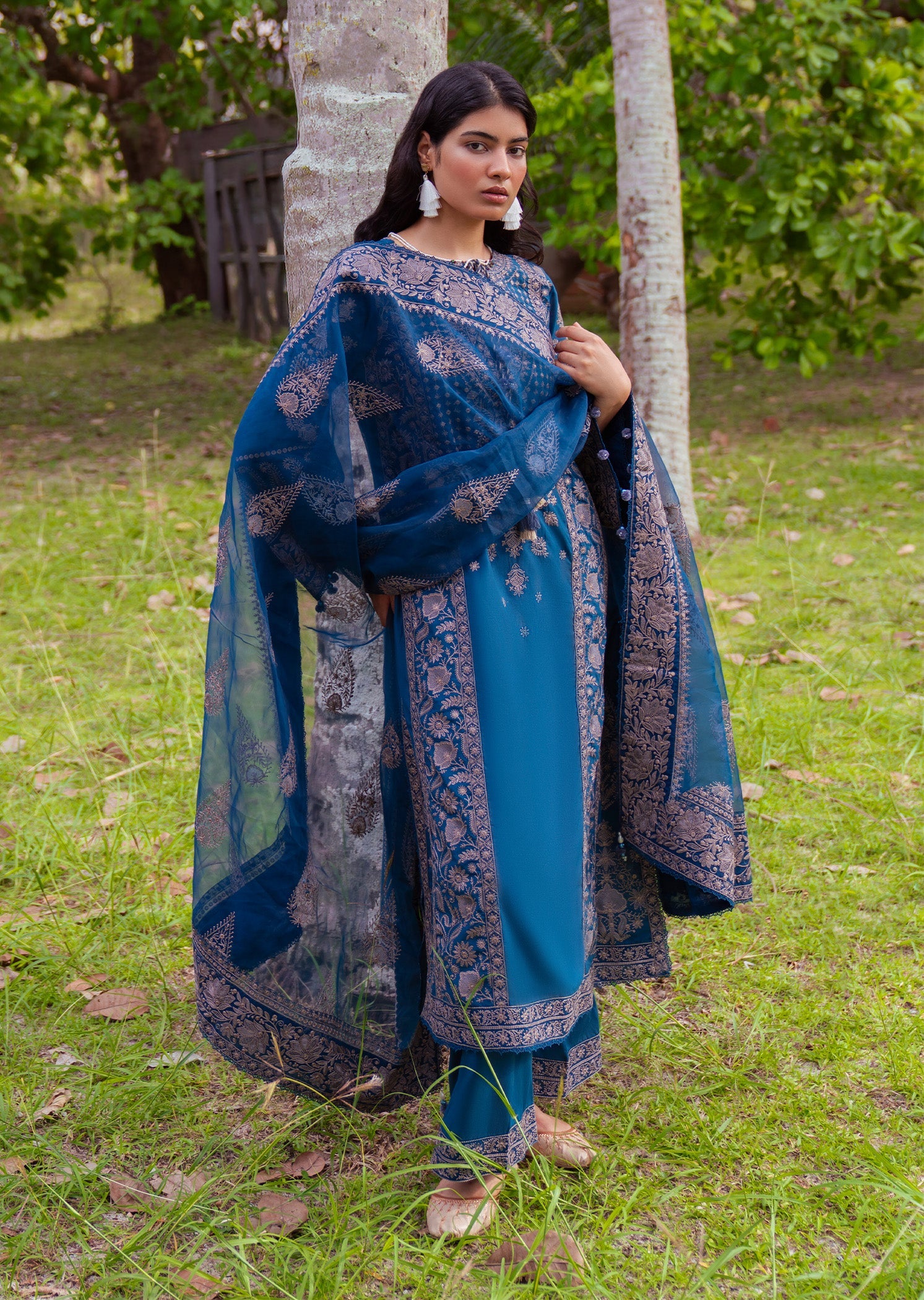 Pakistani Designer Sapphire Embroidered Lawn Salwar Kameez Online in KSA Riyadh Saudi Arabia Oman Bahrain Qatar