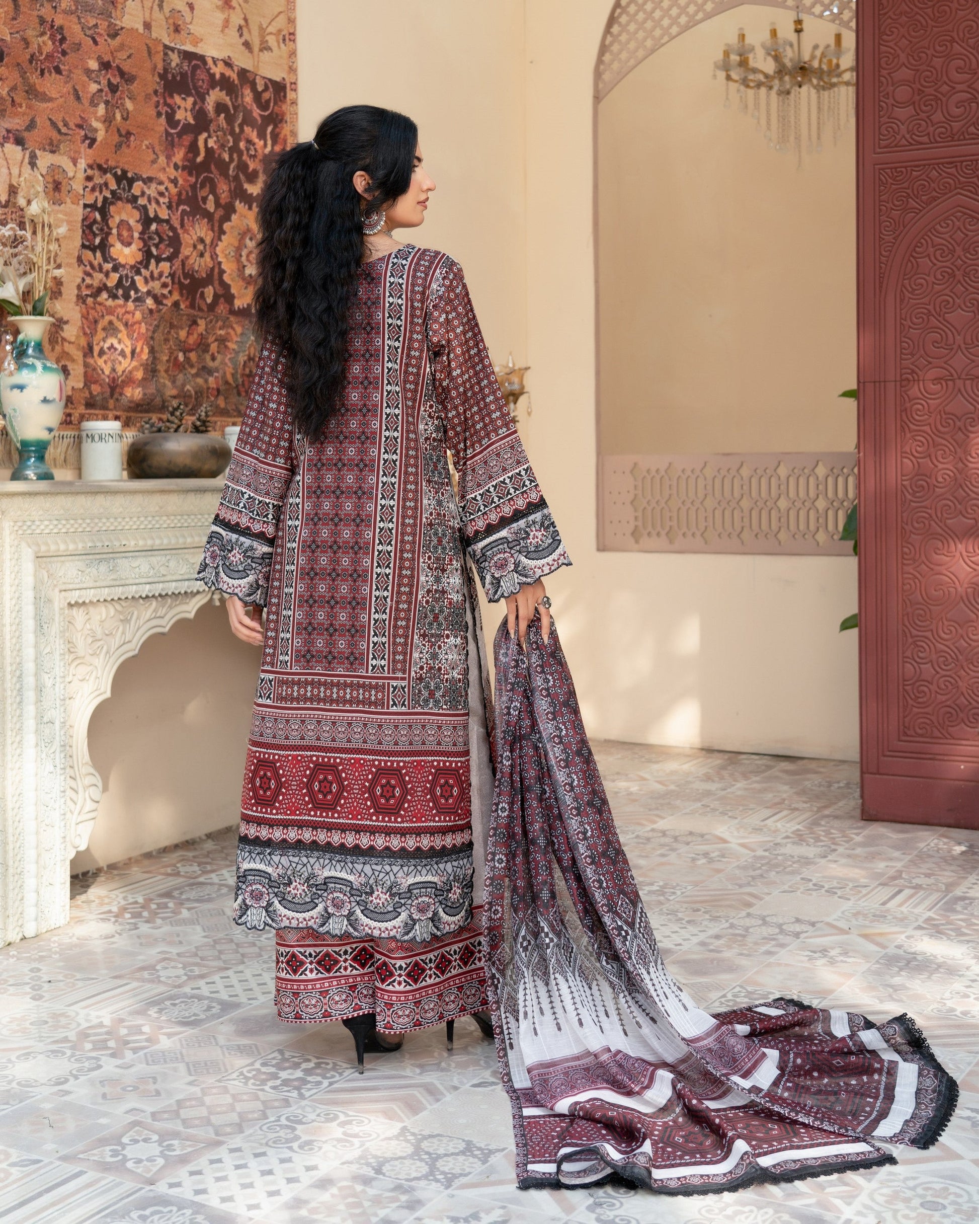 Pakistani Designer White Lawn Salwar Kameez Online in KSA Riyadh Saudi Arabia Oman Bahrain Qatar