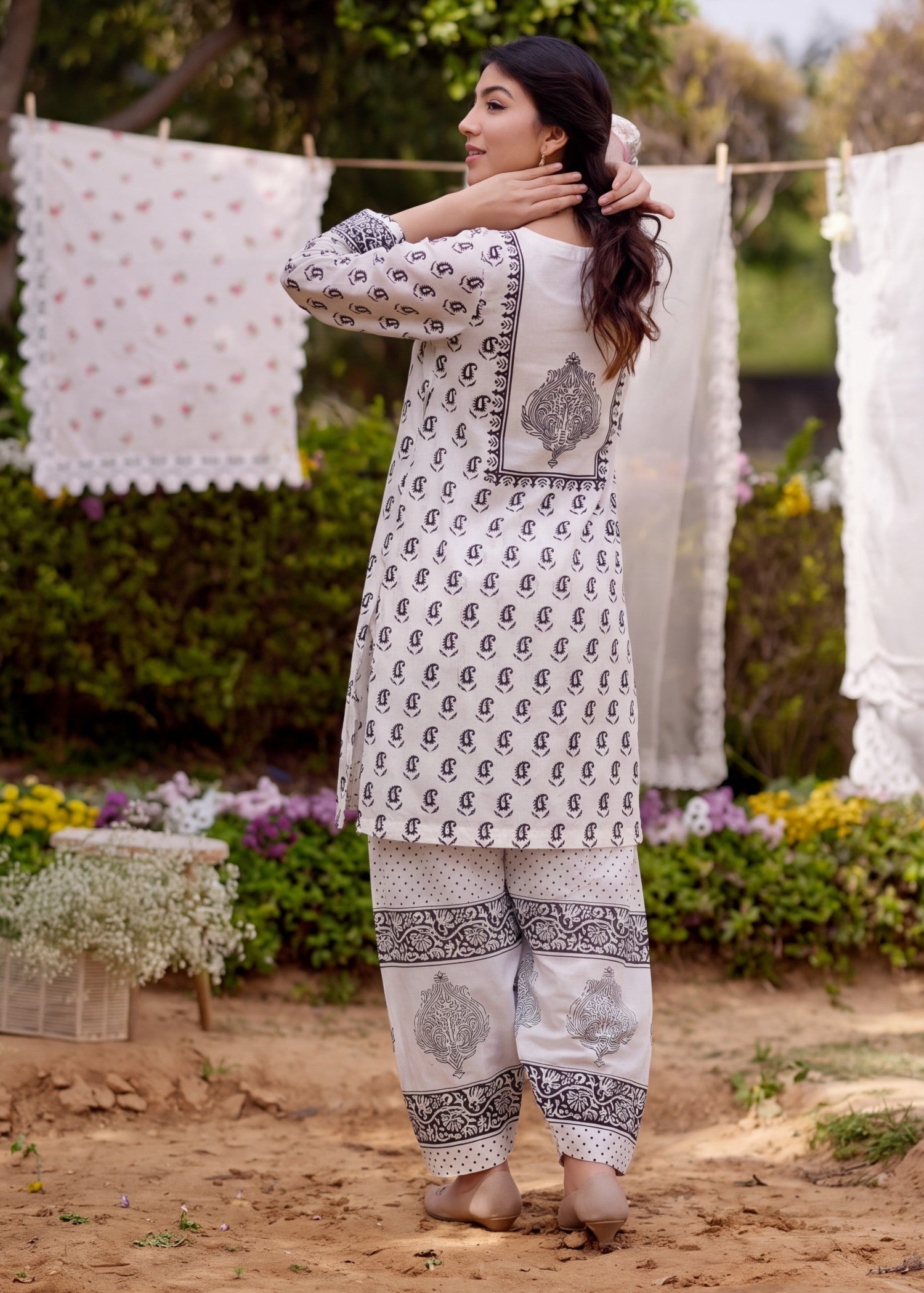 Pakistani Designer White Lawn Suit Online in KSA Riyadh Saudi Arabia Oman Bahrain Qatar