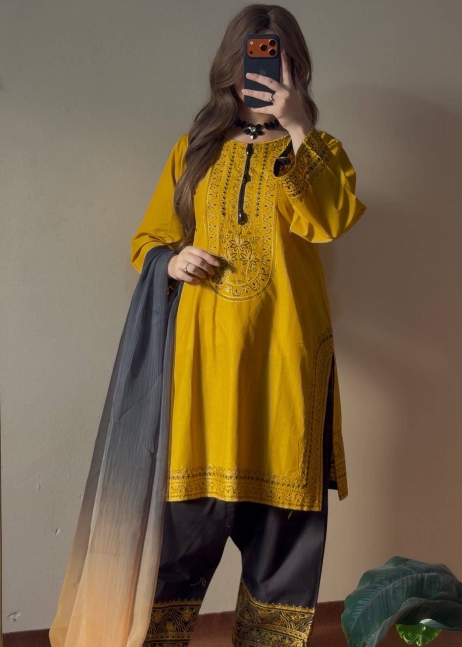 Pakistani Embroidered Lawn Farshi Shalwar Suit Online in KSA Riyadh Saudi Arabia Oman Bahrain Qatar