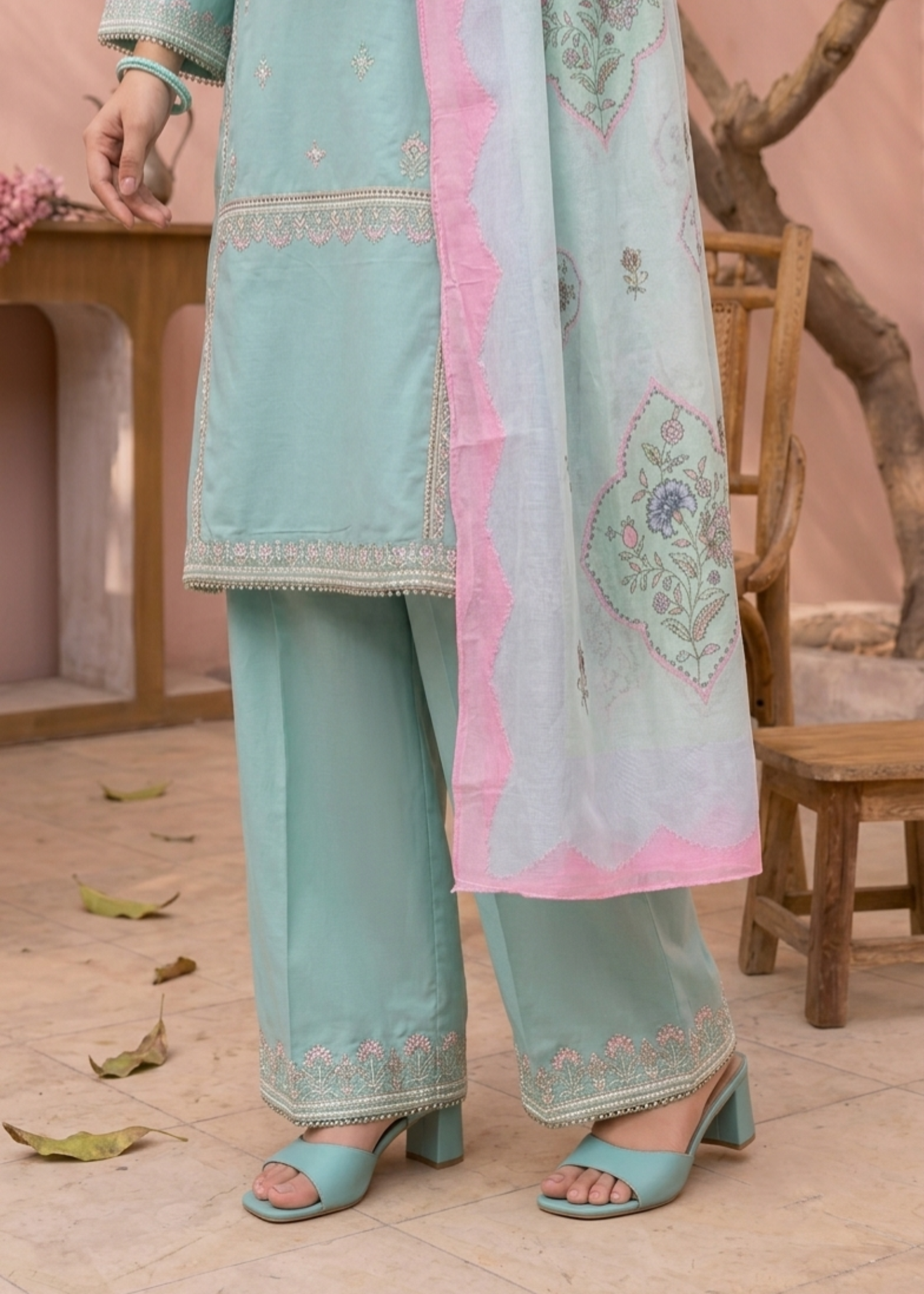 Pakistani Embroidered Lawn Party Wear Suit Online in KSA Riyadh Saudi Arabia Oman Bahrain Qatar