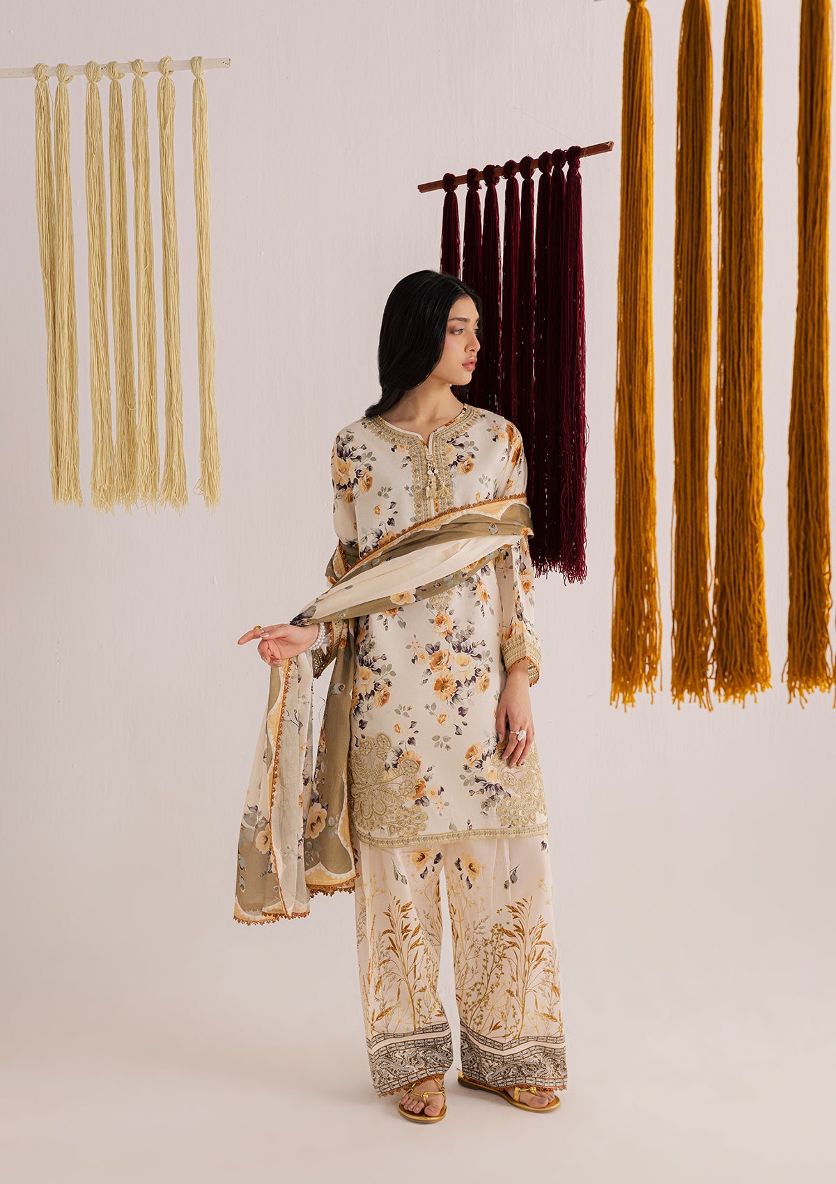 Pakistani Embroidered Lawn Suit for Ladies Online in KSA Riyadh Saudi Arabia Oman Bahrain Qatar