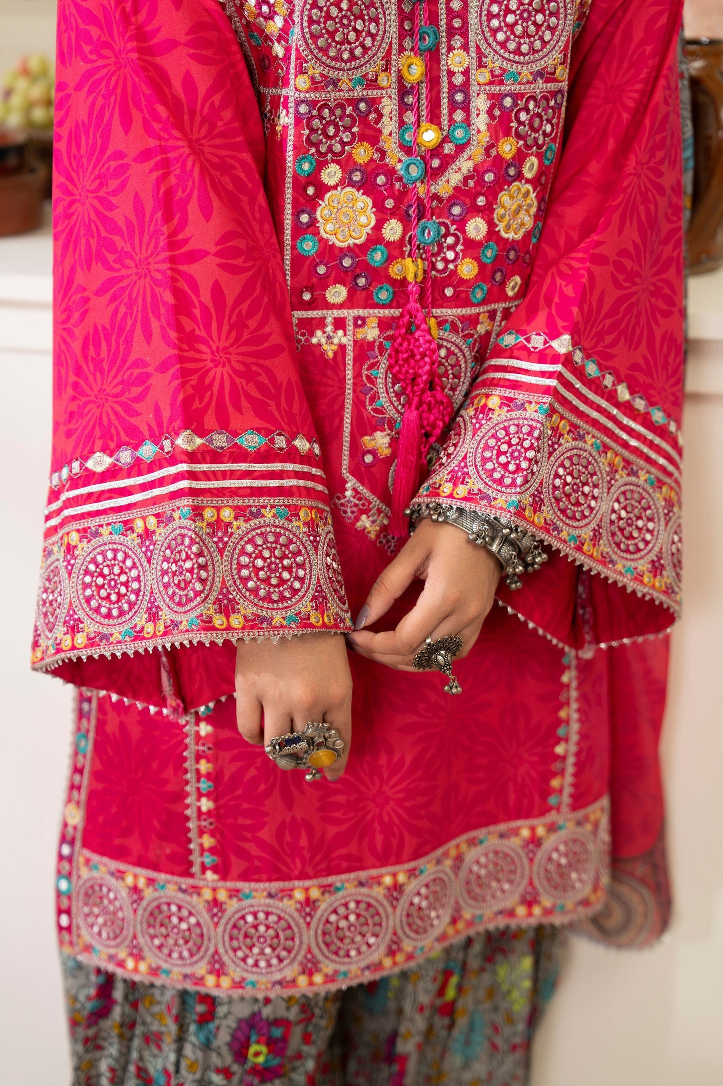 Pakistani Embroidered Lawn Suit Online in KSA Riyadh Saudi Arabia Oman Bahrain Qatar