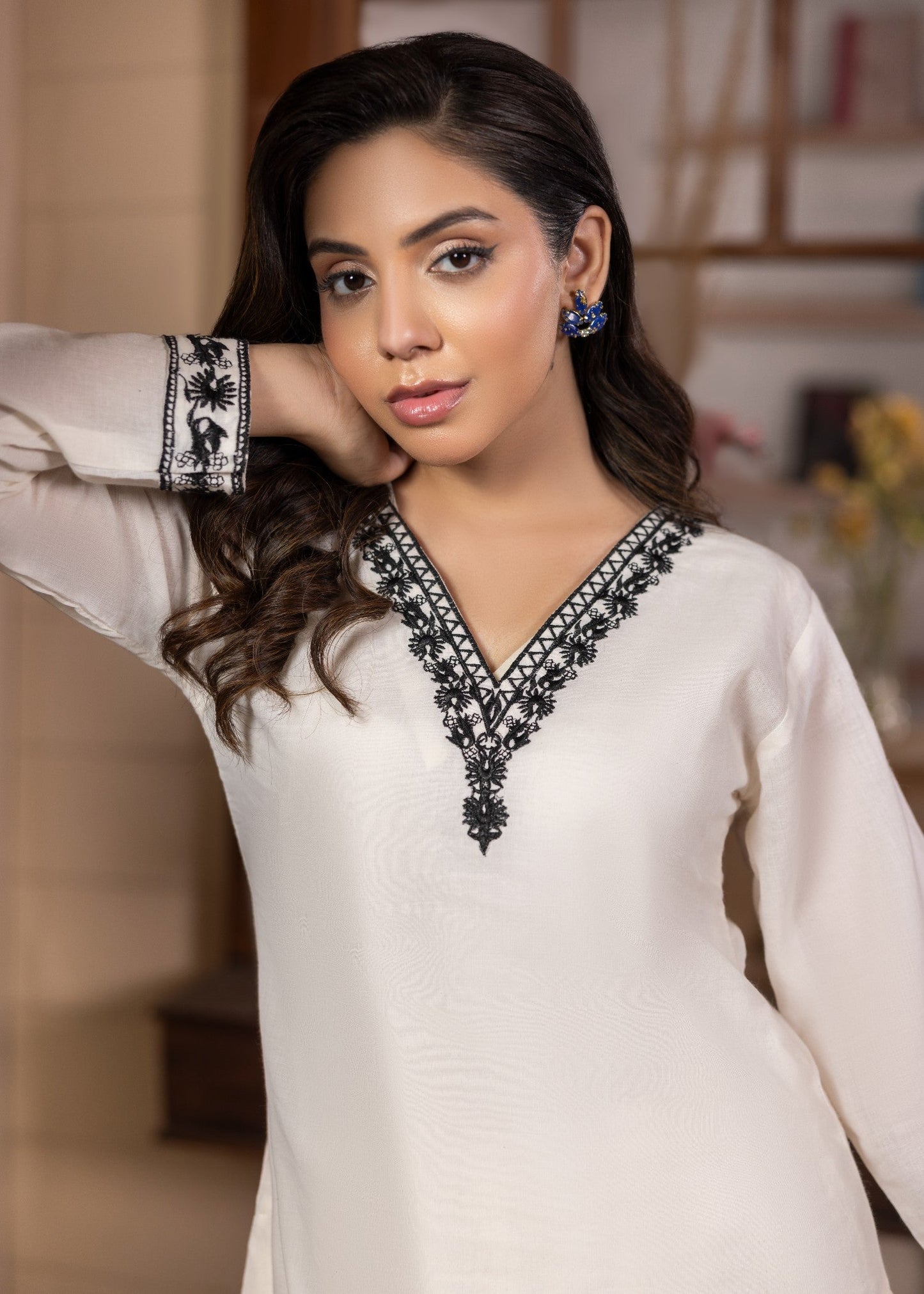 Pakistani Embroidered Off-White Lawn Cotton Suit Online in KSA Riyadh Saudi Arabia Oman Bahrain Qatar