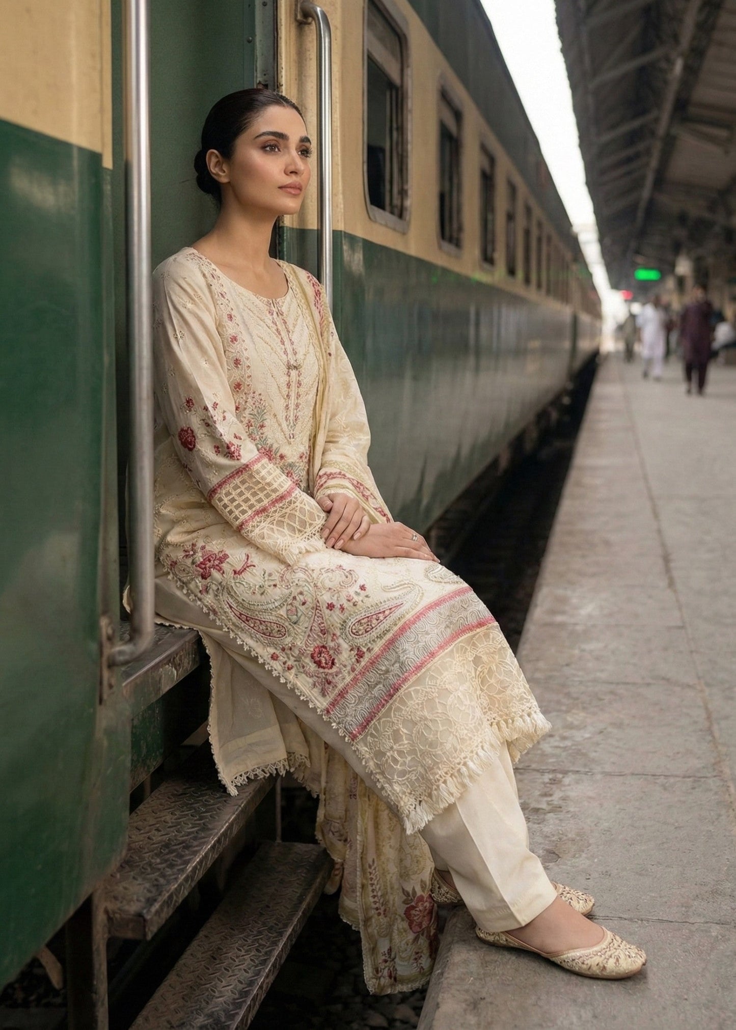 Pakistani Embroidered Off White Lawn Suit Online in KSA Riyadh Saudi Arabia Oman Bahrain Qatar