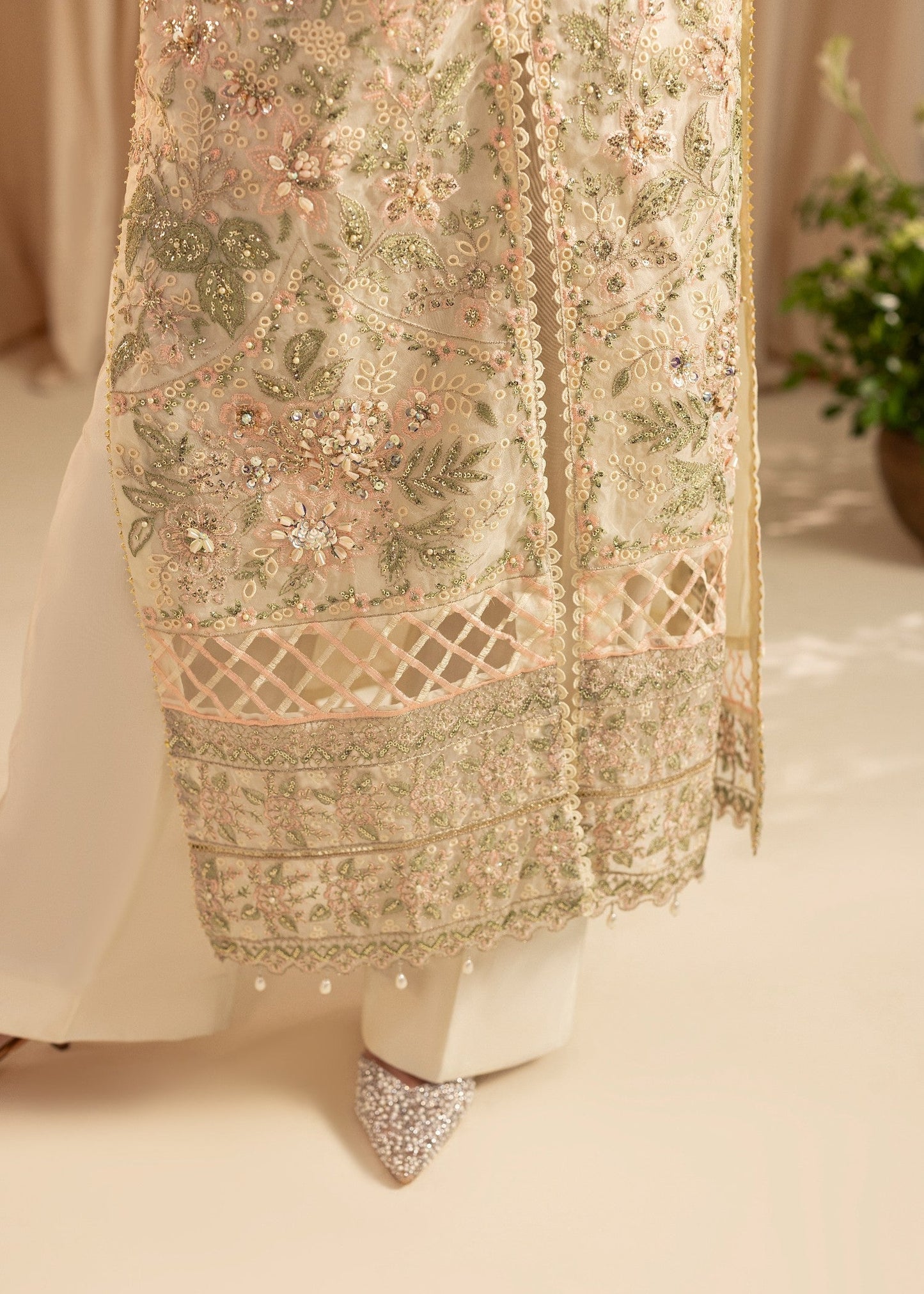 Pakistani Embroidered Organza Ivory Partywear Suit Online in KSA Riyadh Saudi Arabia Oman Bahrain Qatar
