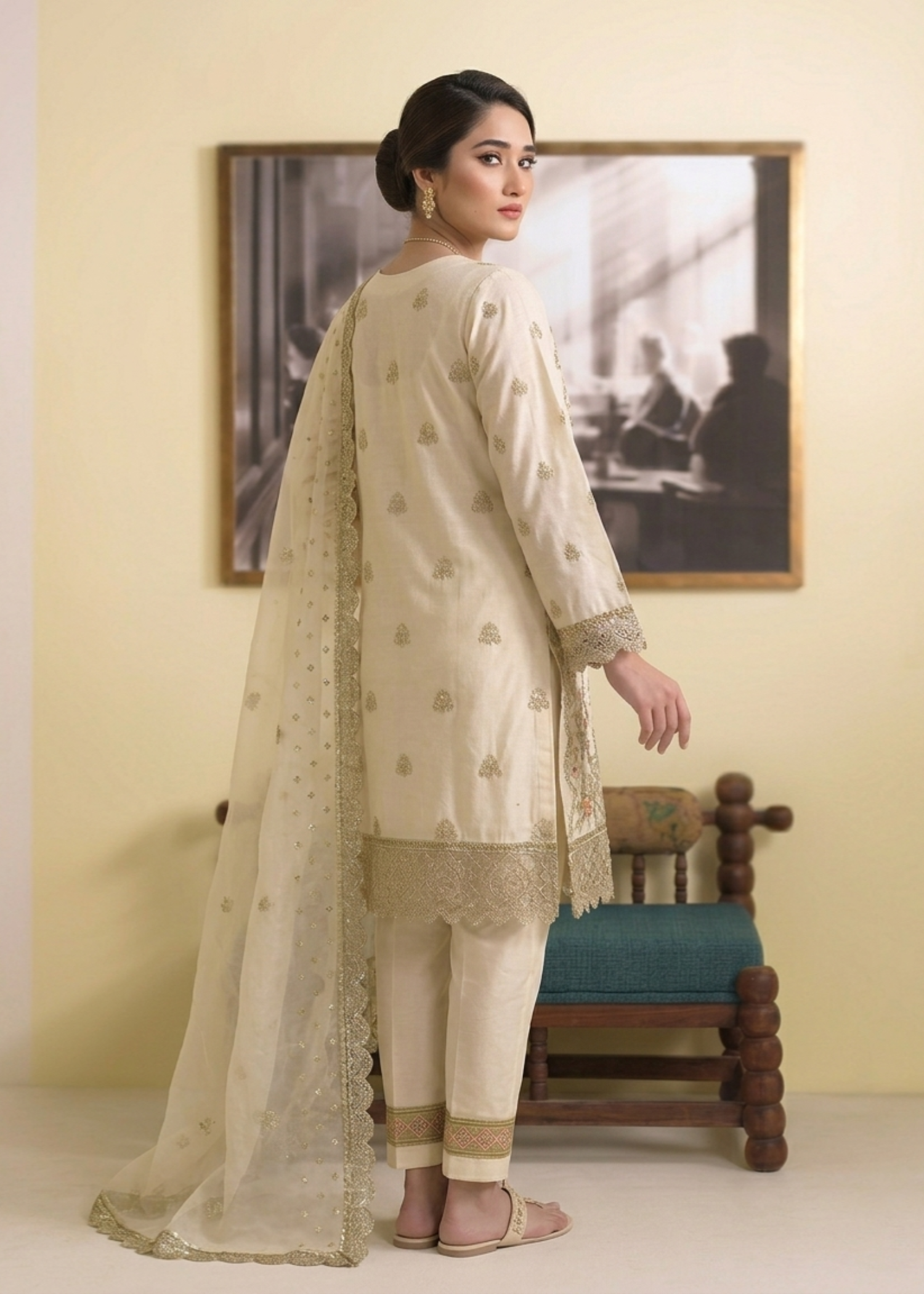 Pakistani Embroidered Organza Off White Suit Online in KSA Riyadh Saudi Arabia Oman Bahrain Qatar