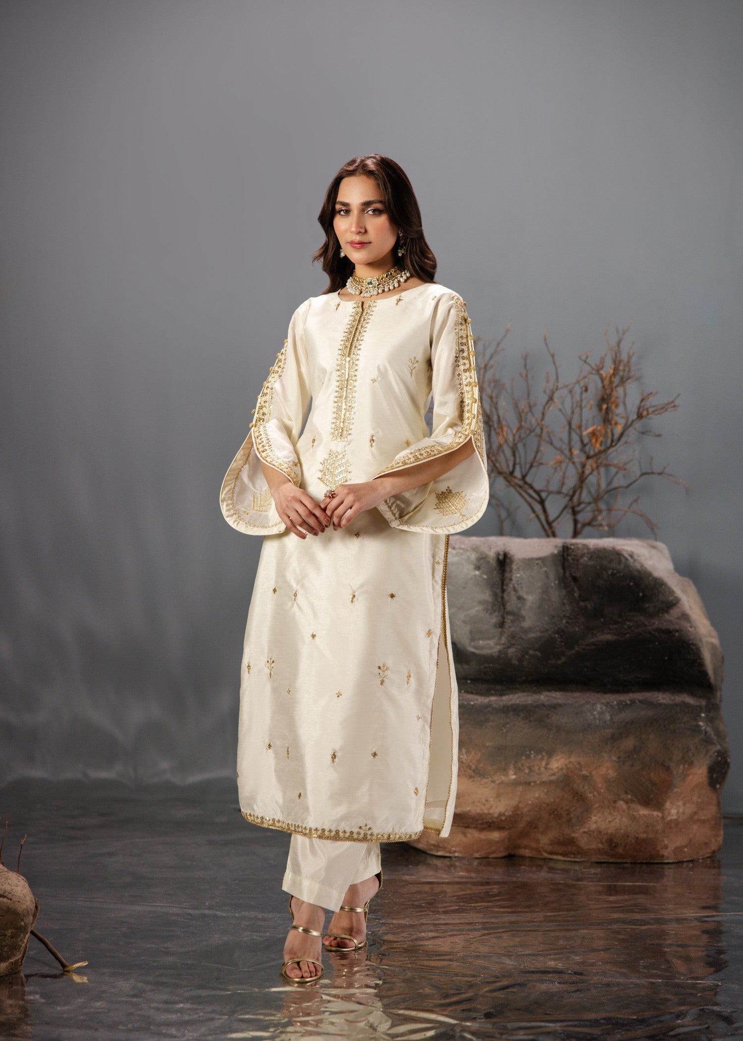 Pakistani Embroidered Raw Silk 3 Piece Suit Online in KSA Riyadh Saudi Arabia Oman Bahrain Qatar