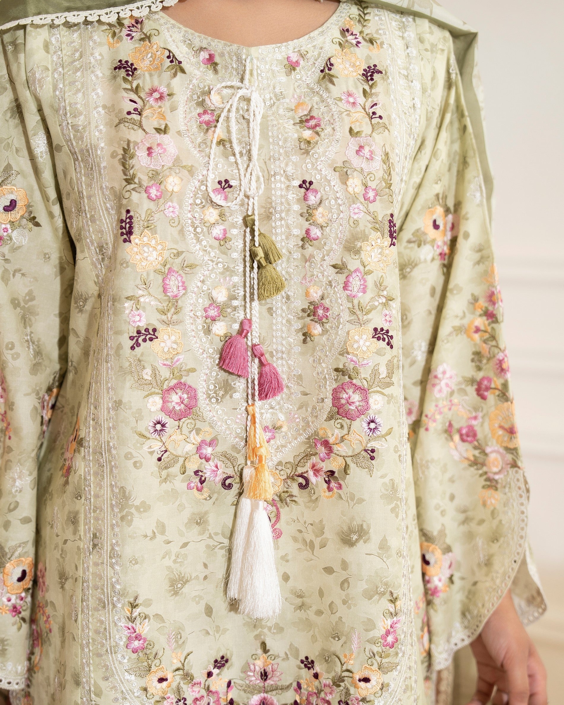 Pakistani Green Embroidered Lawn Suit Online in KSA Riyadh Saudi Arabia Oman Bahrain Qatar