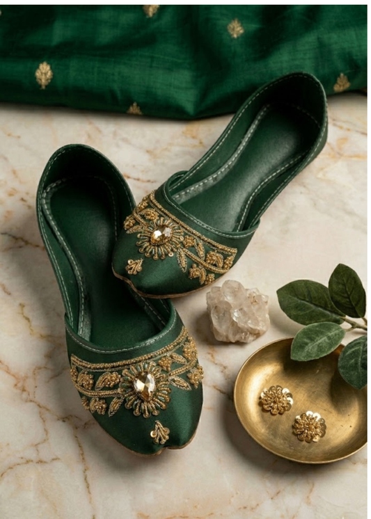 Pakistani Ladies Velvet Jutti Online in KSA Riyadh Saudi Arabia Oman Bahrain Qatar