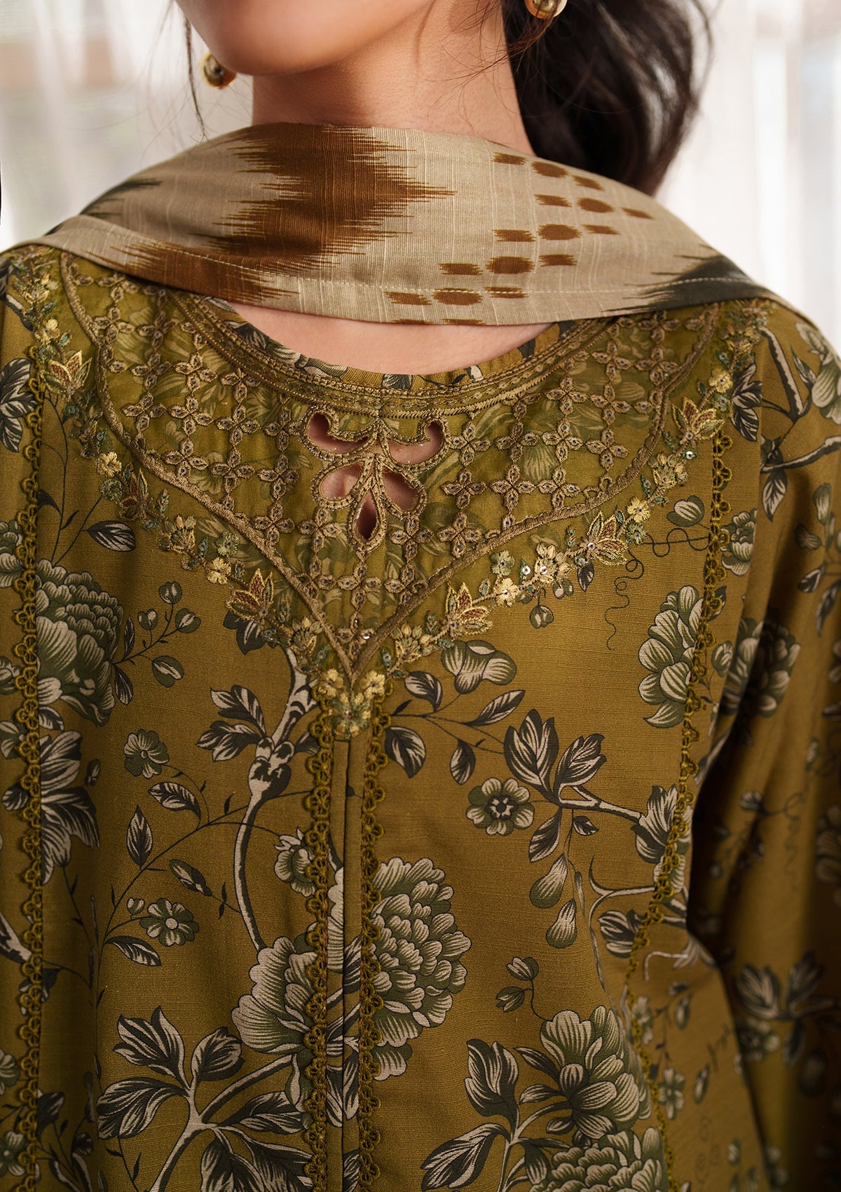 Pakistani Lawn Embroidered Suit for Women Online in KSA Riyadh Saudi Arabia Oman Bahrain Qatar