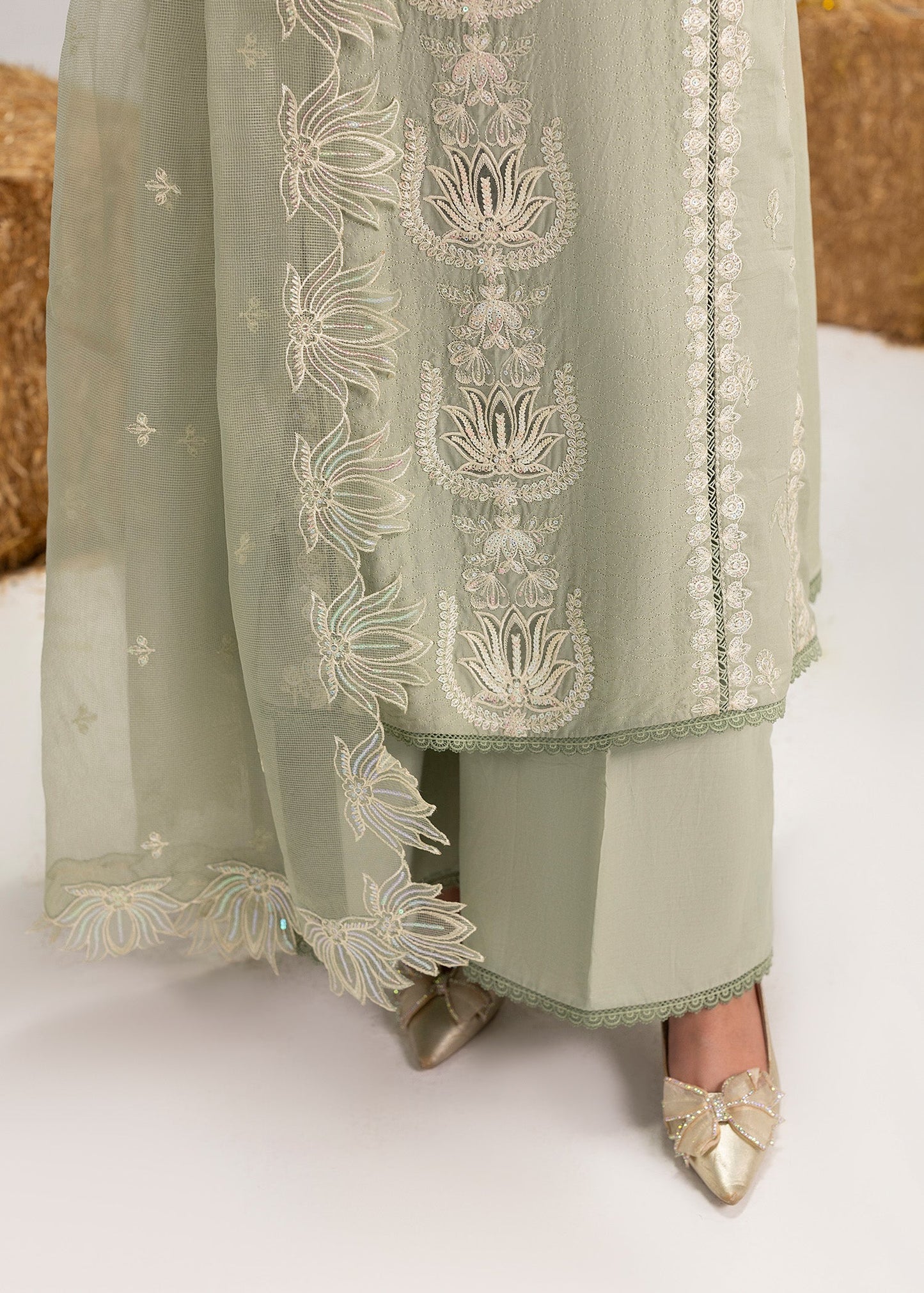 Pakistani Lawn Suit with Printed Dupatta Online in KSA Riyadh Saudi Arabia Oman Bahrain Qatar