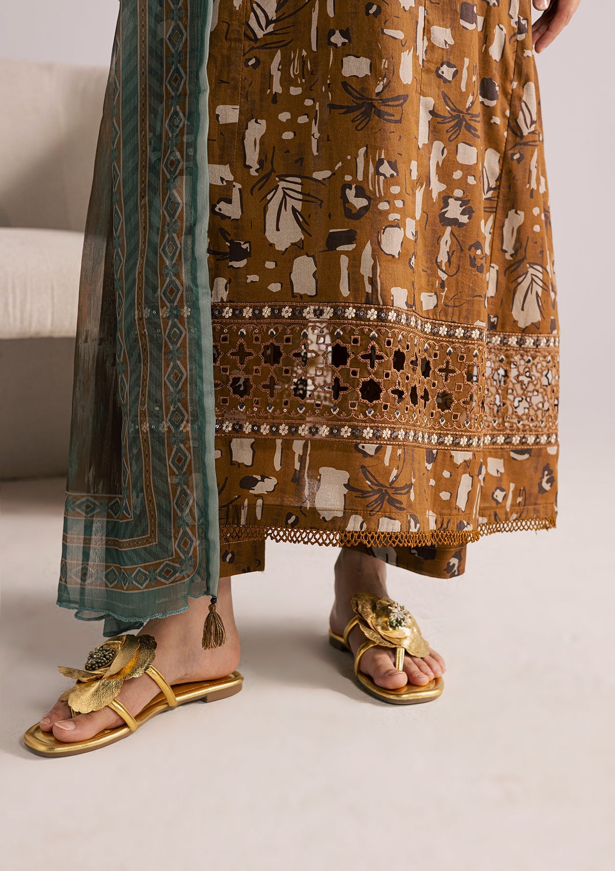 Pakistani Printed Lawn Suit for Women Online in KSA Riyadh Saudi Arabia Oman Bahrain Qatar