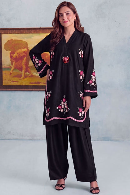 Black Embroidered Dhanak Kurta Set Online in Dubai UAE Abudhabi Ajman Sharjah