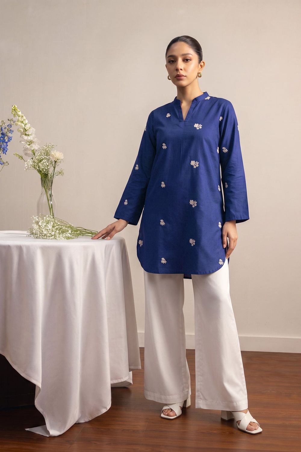 Blue Embroidered Lawn Kurta Set Online in Dubai UAE Abudhabi Ajman Sharjah