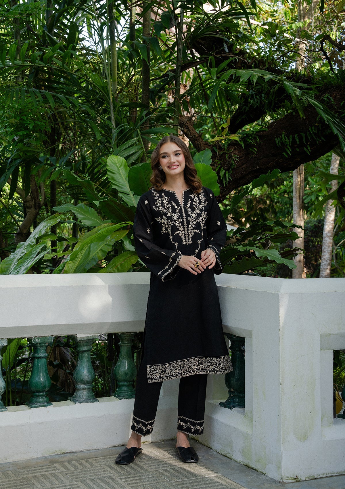 Embroidered Khaddar Kurta Set for Women Online in KSA Riyadh Saudi Arabia Oman Bahrain Qatar