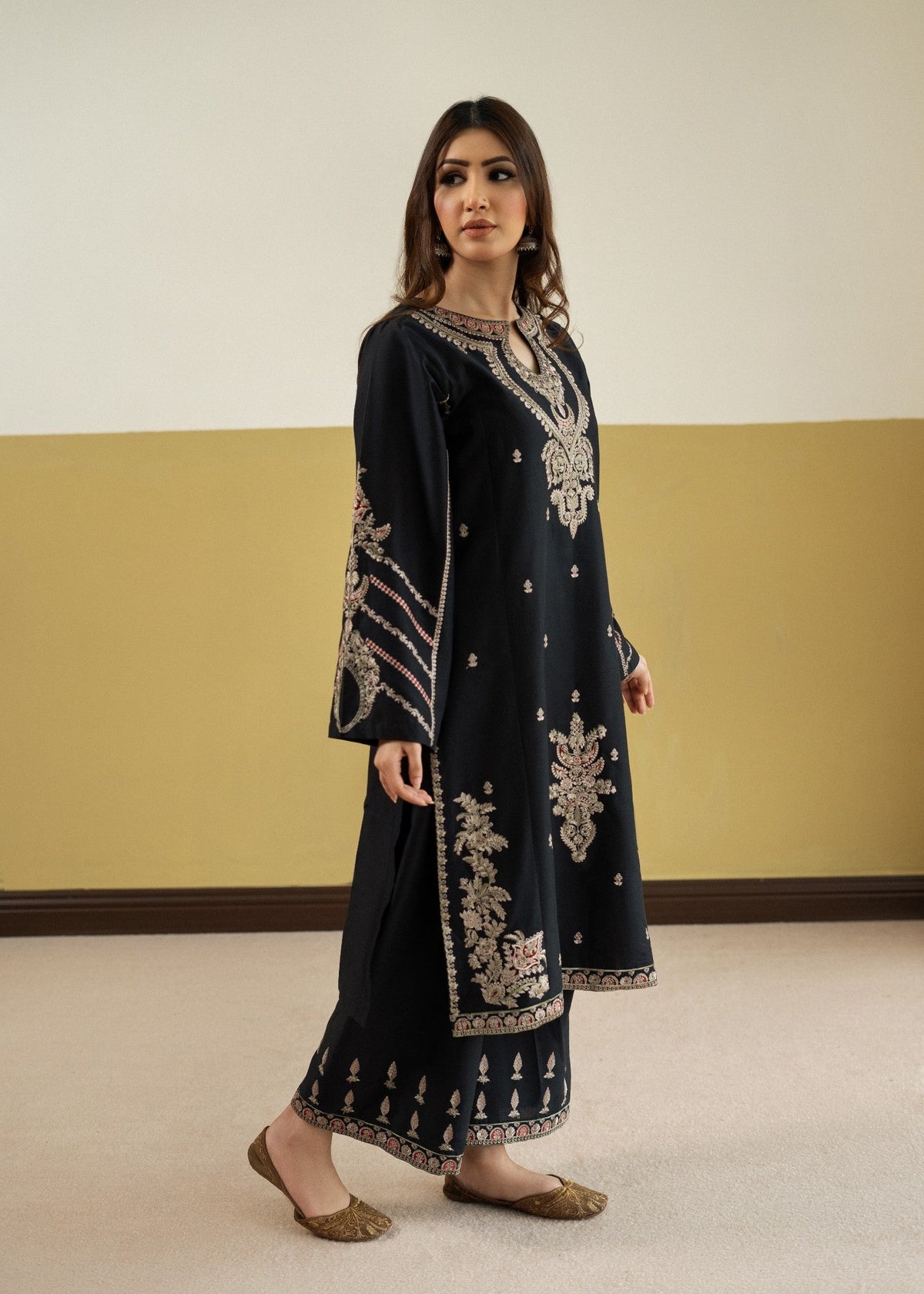 Ready to Wear 2 Piece Pakistani Lawn Kurta Set Online in KSA Riyadh Saudi Arabia Oman Bahrain Qatar