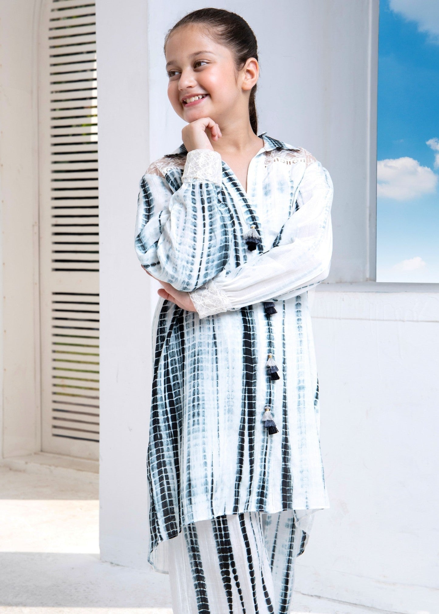 Pakistani White Embellished Kurta Pajama Online in KSA Riyadh Saudi Arabia Oman Bahrain Qatar