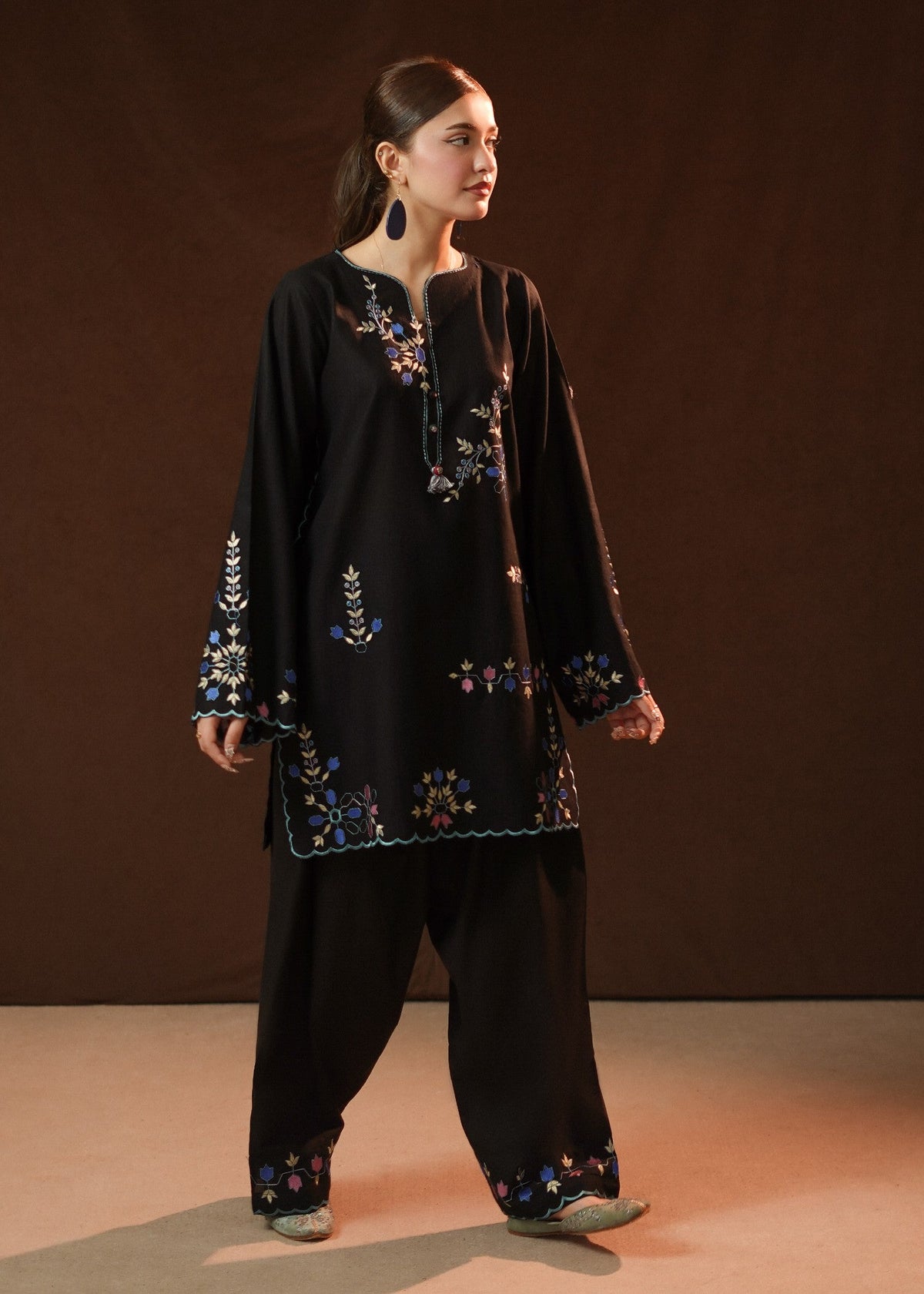 Pakistani Winter Wear Black Slub Khaddar Salwar Kameez Online in KSA Riyadh Saudi Arabia Oman Bahrain Qatar