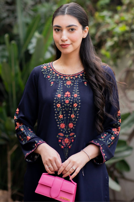 Embroidered Kurta with Straight Pants Size Small