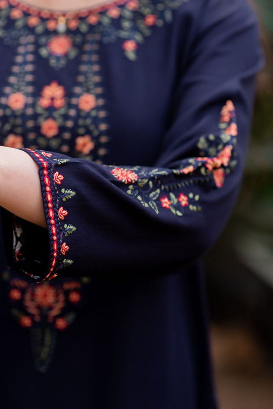Embroidered Kurta with Straight Pants Size Small