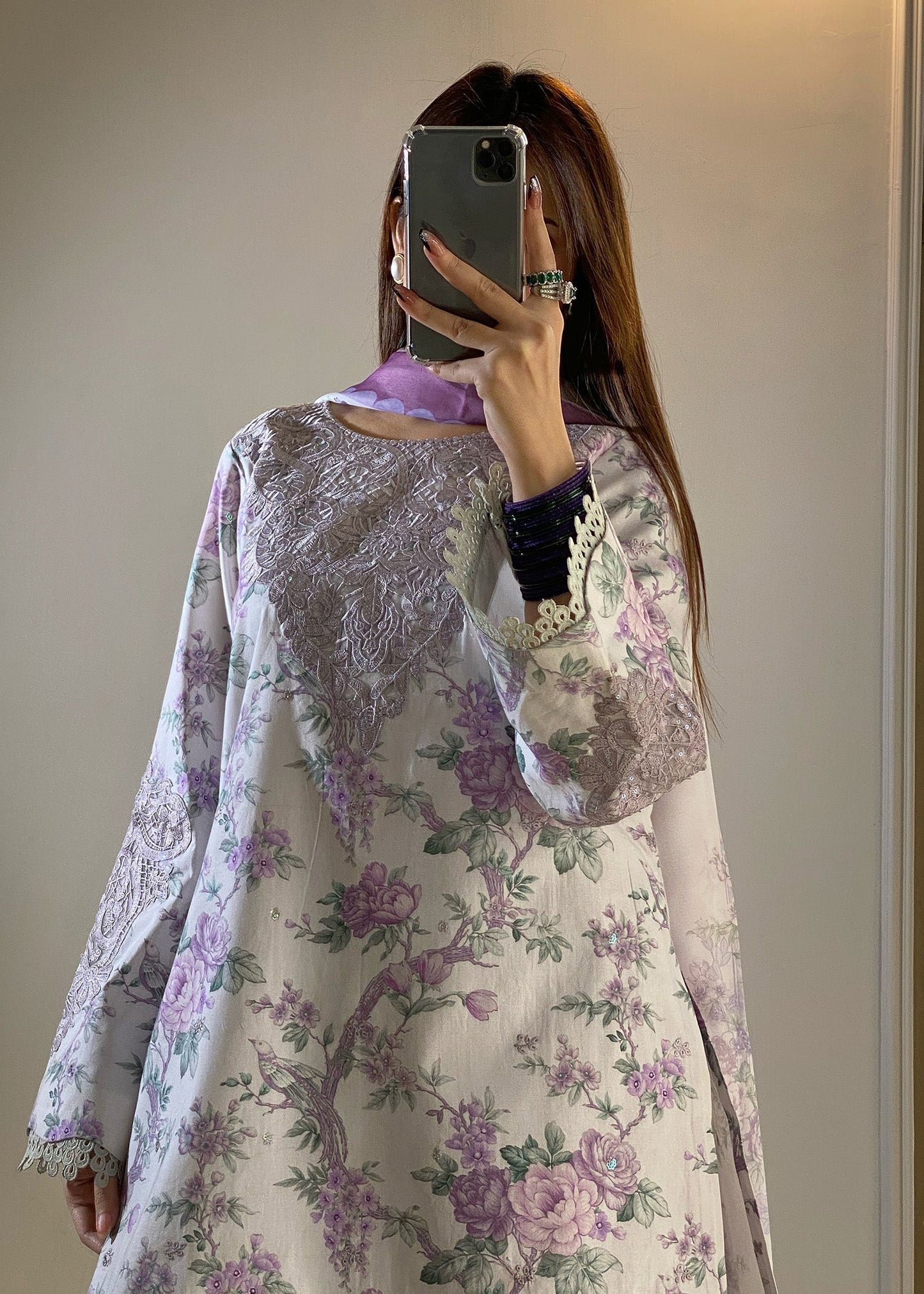 Printed Off White Lawn Pakistani Suit Online in KSA Riyadh Saudi Arabia Oman Bahrain Qatar