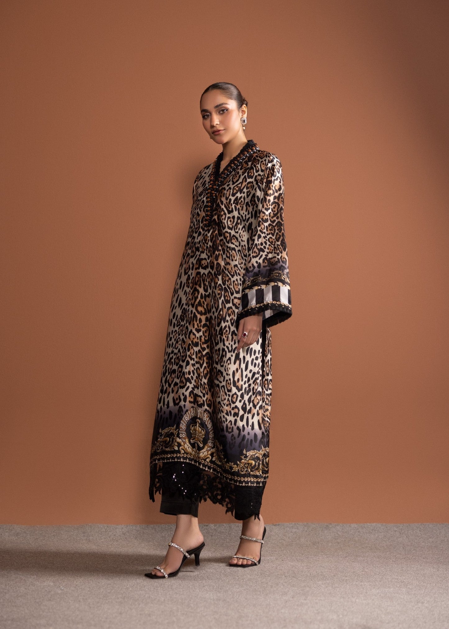 Printed Silk Festive Kurta with Crepe Trouser Online in KSA Riyadh Saudi Arabia Oman Bahrain Qatar
