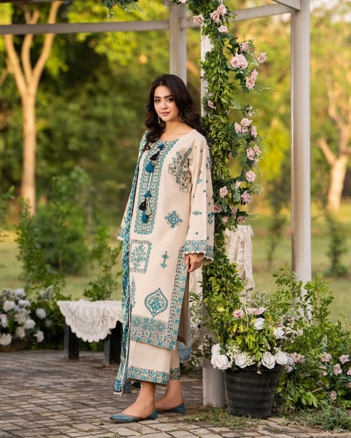 Ready to Wear Silk Thread Work Outfit Online in Dubai UAE Abudhabi Ajman Sharjah