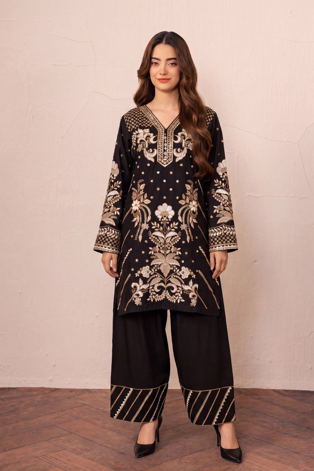 Black Embroidered Dhanak Kurta Set Online in Dubai UAE Abudhabi Ajman Sharjah