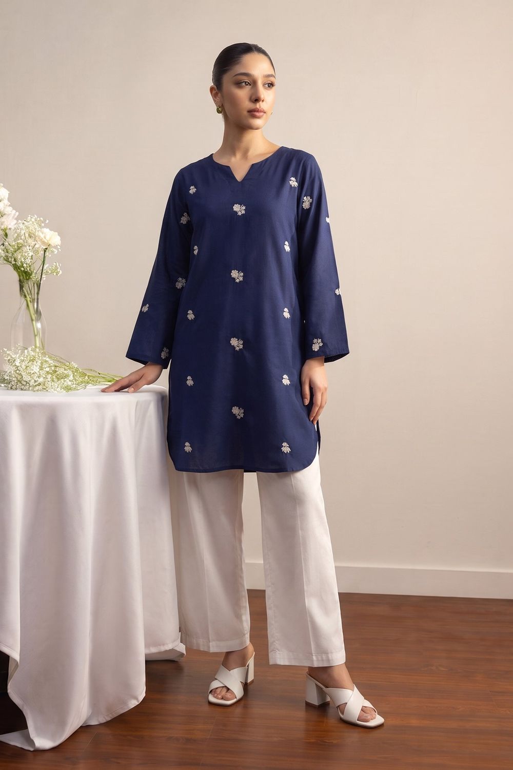 Blue Embroidered Lawn Kurta Set Online in Dubai UAE Abudhabi Ajman Sharjah
