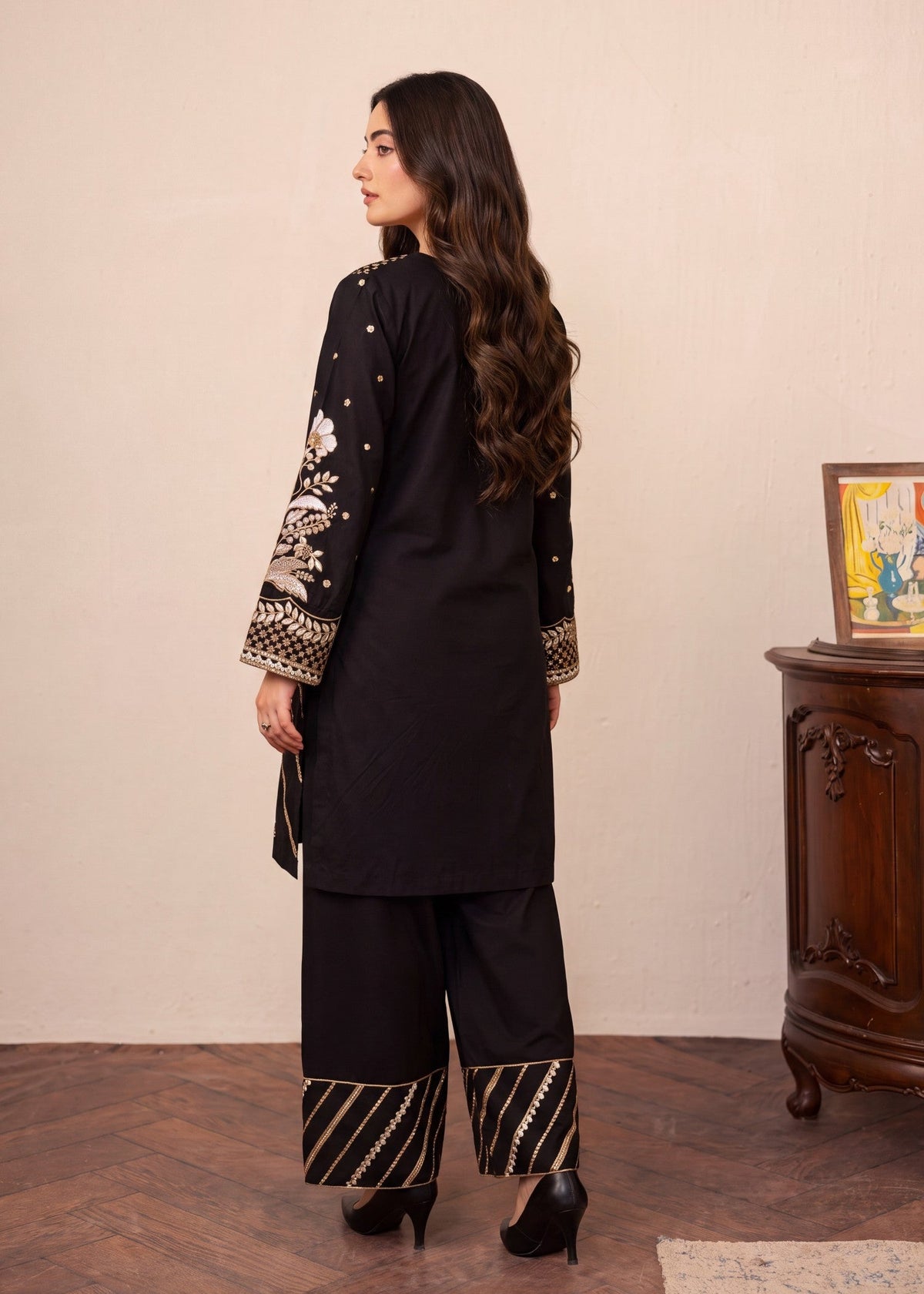 Winter Wear Black Dhanak Kurta Set Online in KSA Riyadh Saudi Arabia Oman Bahrain Qatar