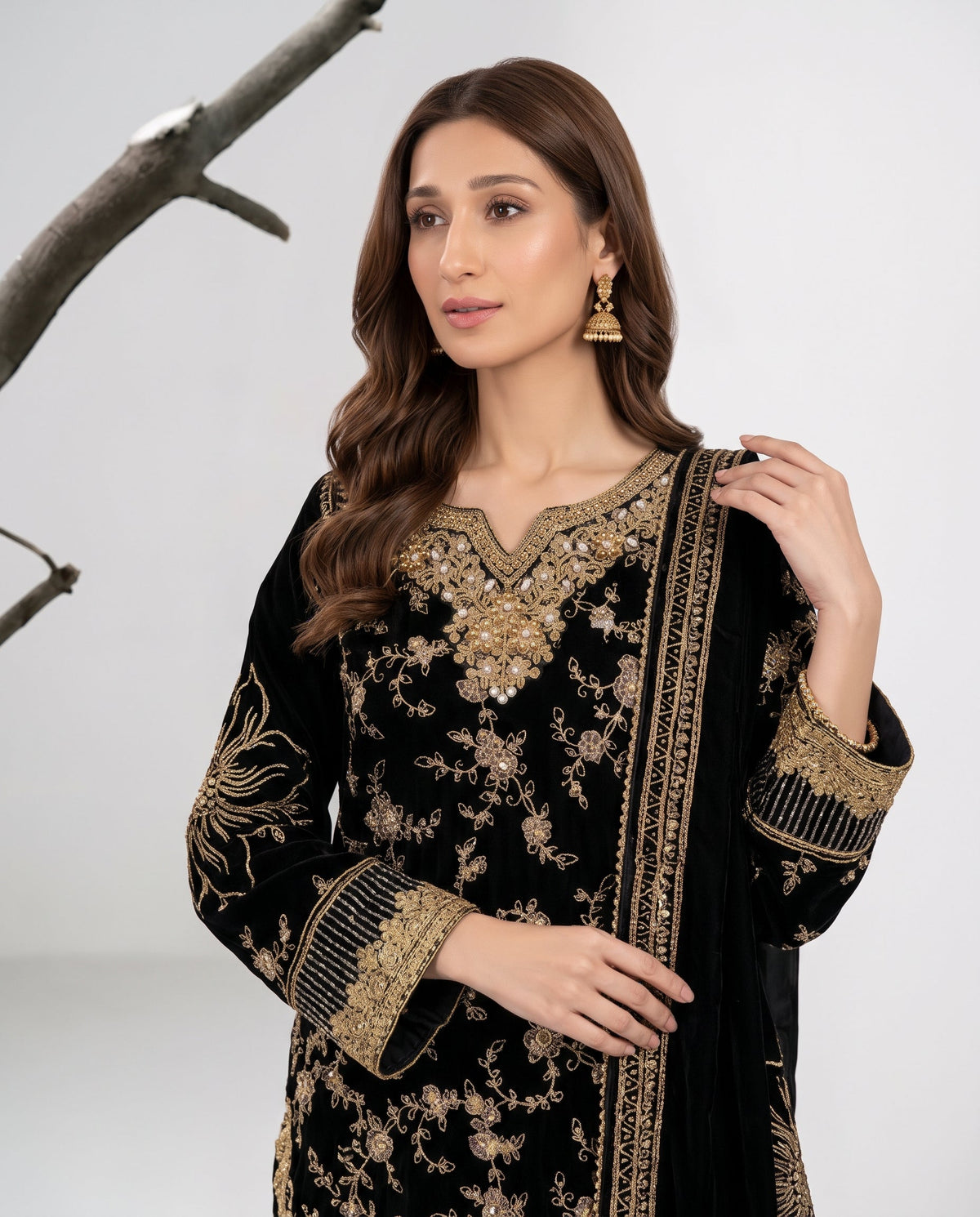 Ladies Black Velvet Shalwar Kameez Online in KSA Riyadh Saudi Arabia Oman Bahrain Qatar