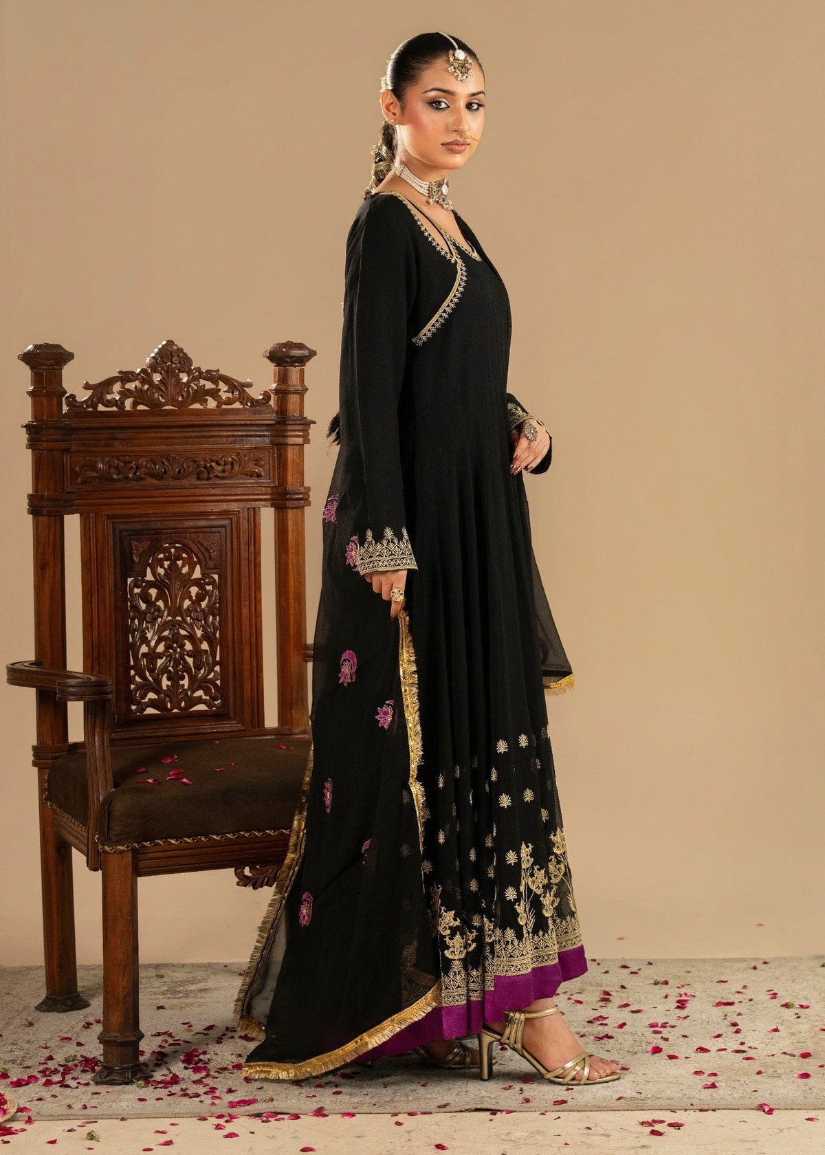 Pakistani Designer Black Chiffon Salwar Kameez Online in KSA Riyadh Saudi Arabia Oman Bahrain Qatar