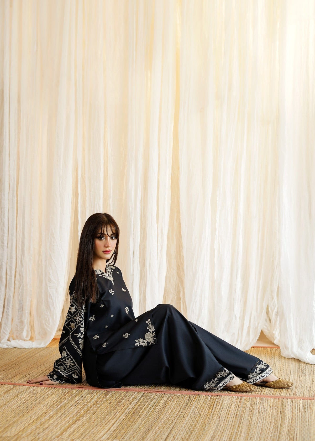 Readymade Black Embroidered Lawn Kurta Set Online in KSA Riyadh Saudi Arabia Oman Bahrain Qatar