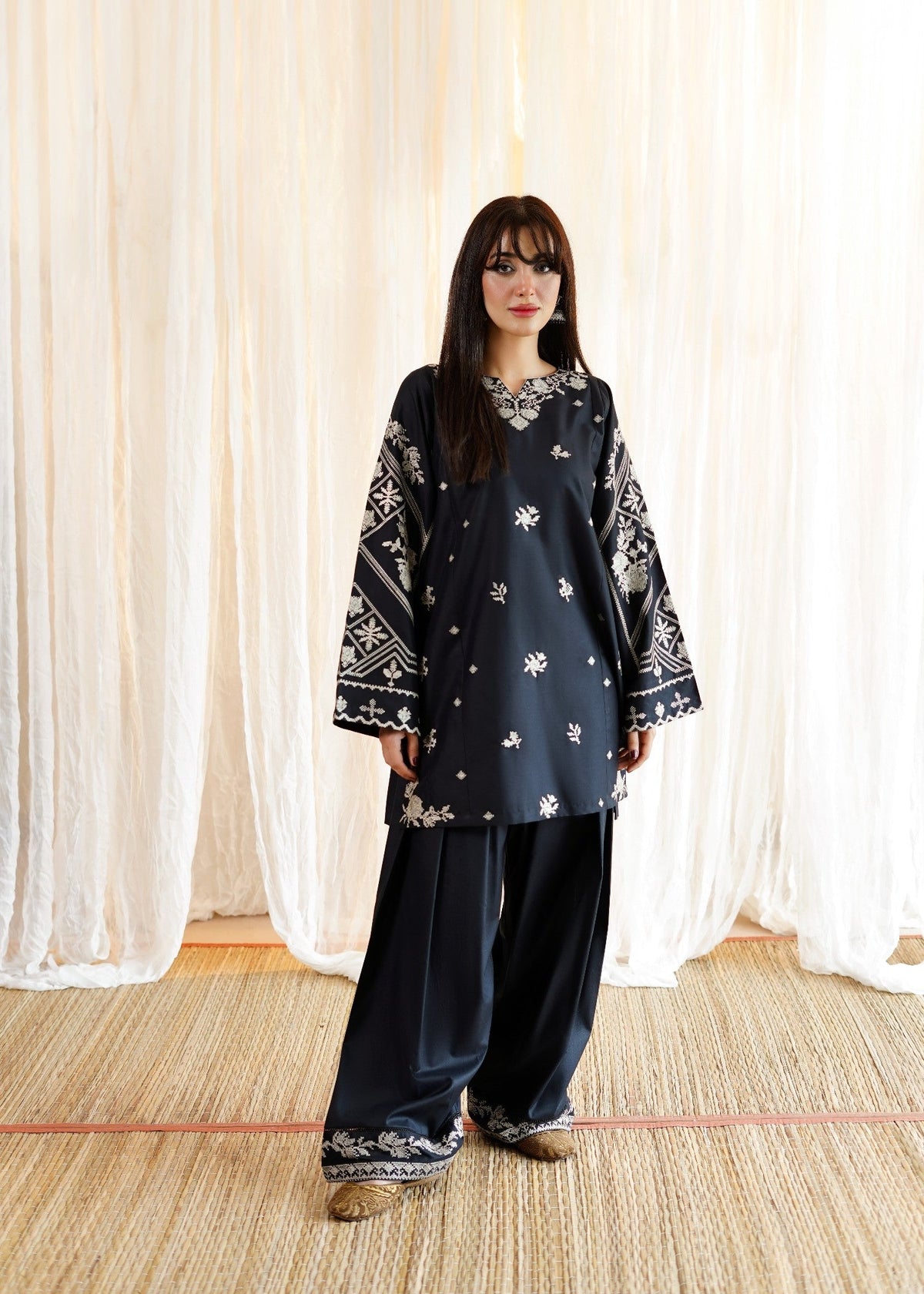 Readymade Black Lawn Kurta Set with Farshi Shalwar Online in KSA Riyadh Saudi Arabia Oman Bahrain Qatar