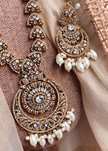 Royal Aura White Necklace Set Online in KSA Riyadh Saudi Arabia Oman Bahrain Qatar