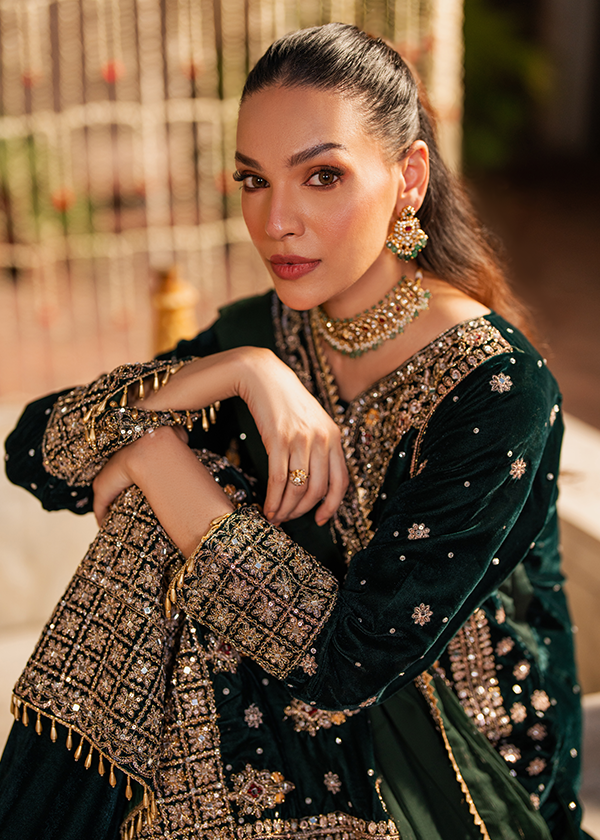 Royal Green Velvet Wedding Guest Wear Salwar Kameez Online in KSA Riyadh Saudi Arabia Oman Bahrain Qatar