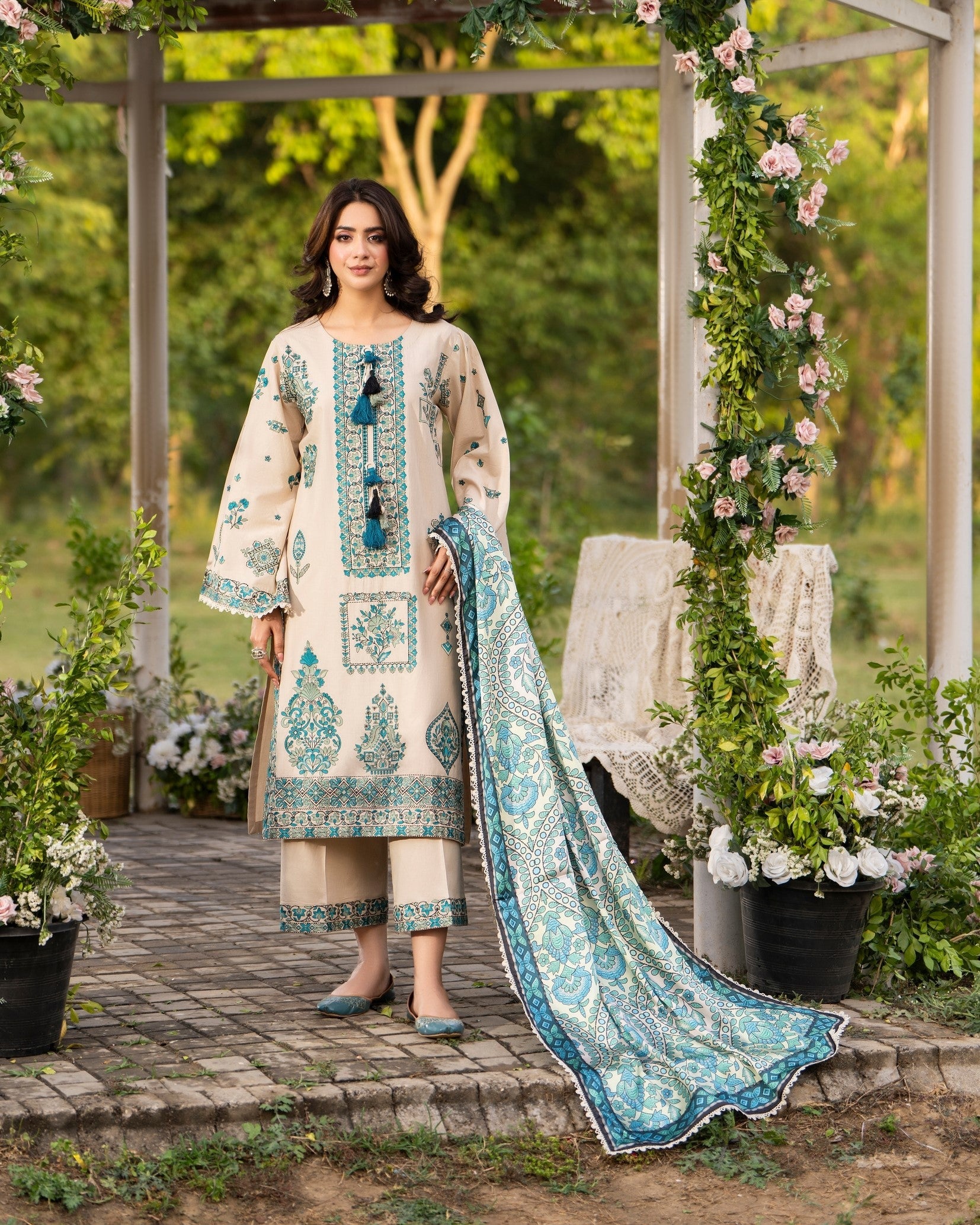 Silk Embroidered Ladies Suit Online in KSA Riyadh Saudi Arabia Oman Bahrain Qatar
