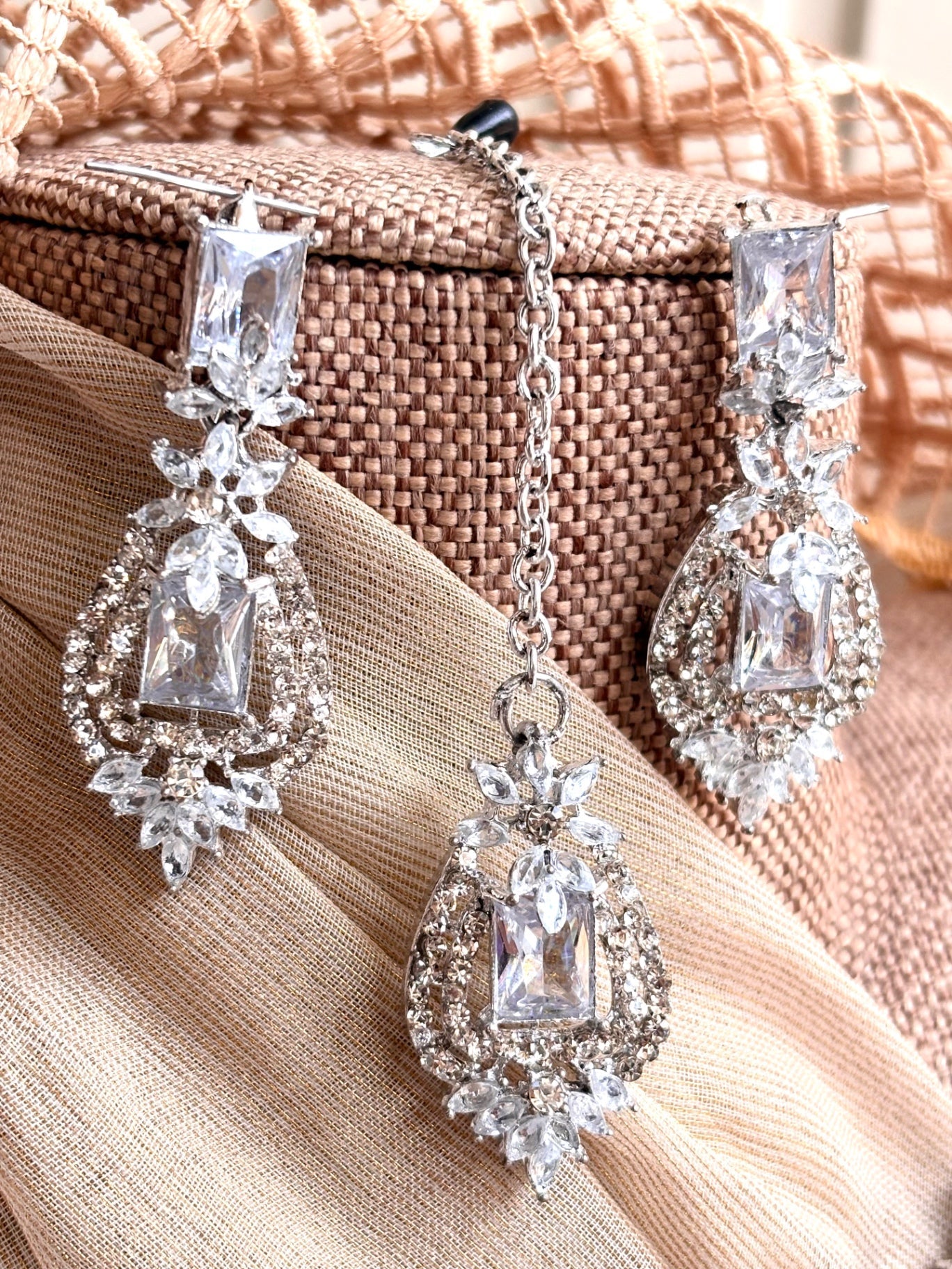 Silver Toned Bridal Jewellery Set Online in KSA Riyadh Saudi Arabia Oman Bahrain Qatar
