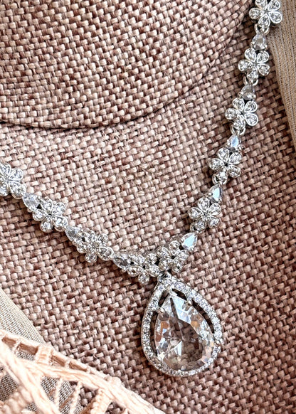 Sparkling Silver Toned Zircon Jewellery Set Online in KSA Riyadh Saudi Arabia Oman Bahrain Qatar