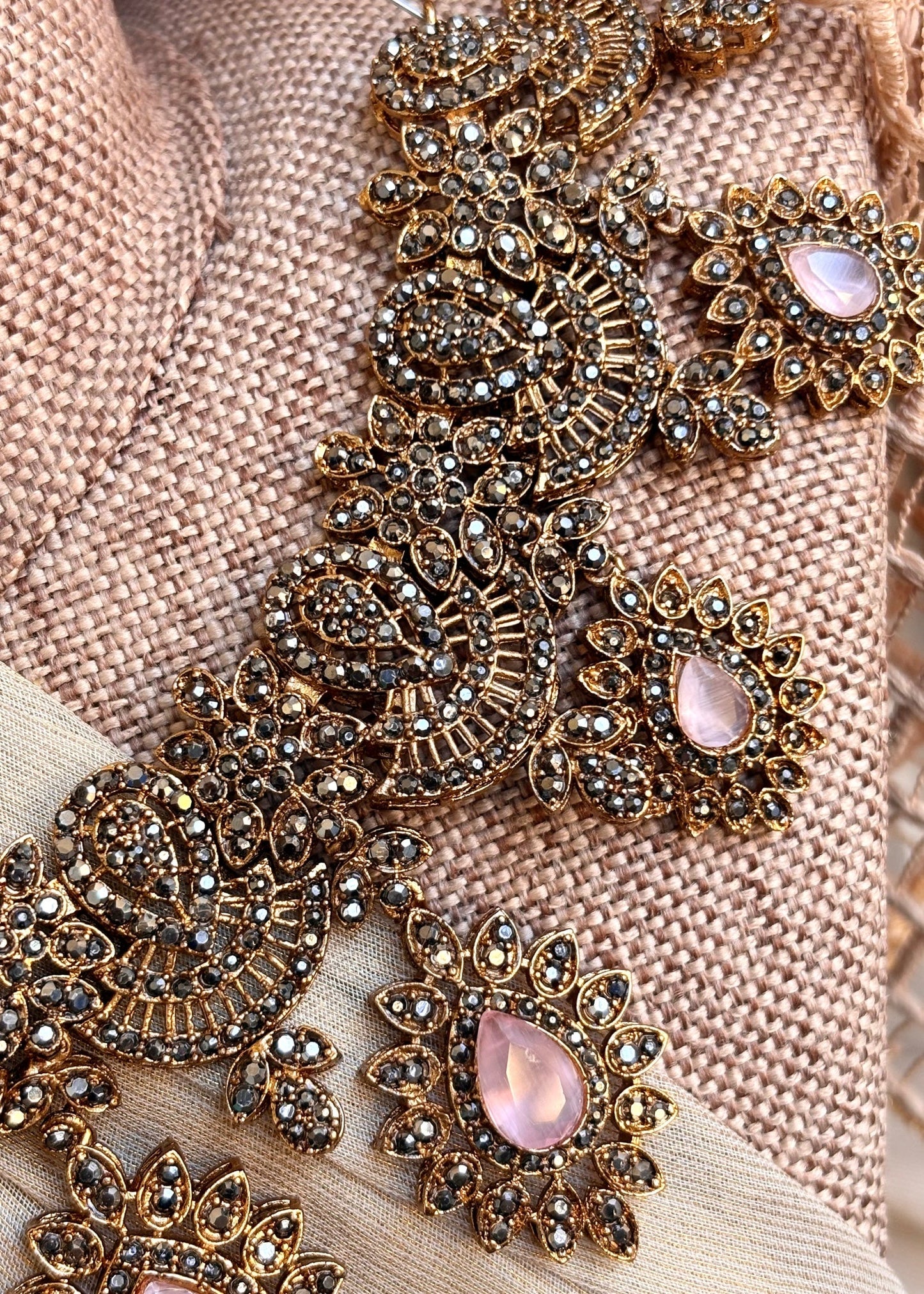 Stone Work Pink Jewellery Set Online in KSA Riyadh Saudi Arabia Oman Bahrain Qatar
