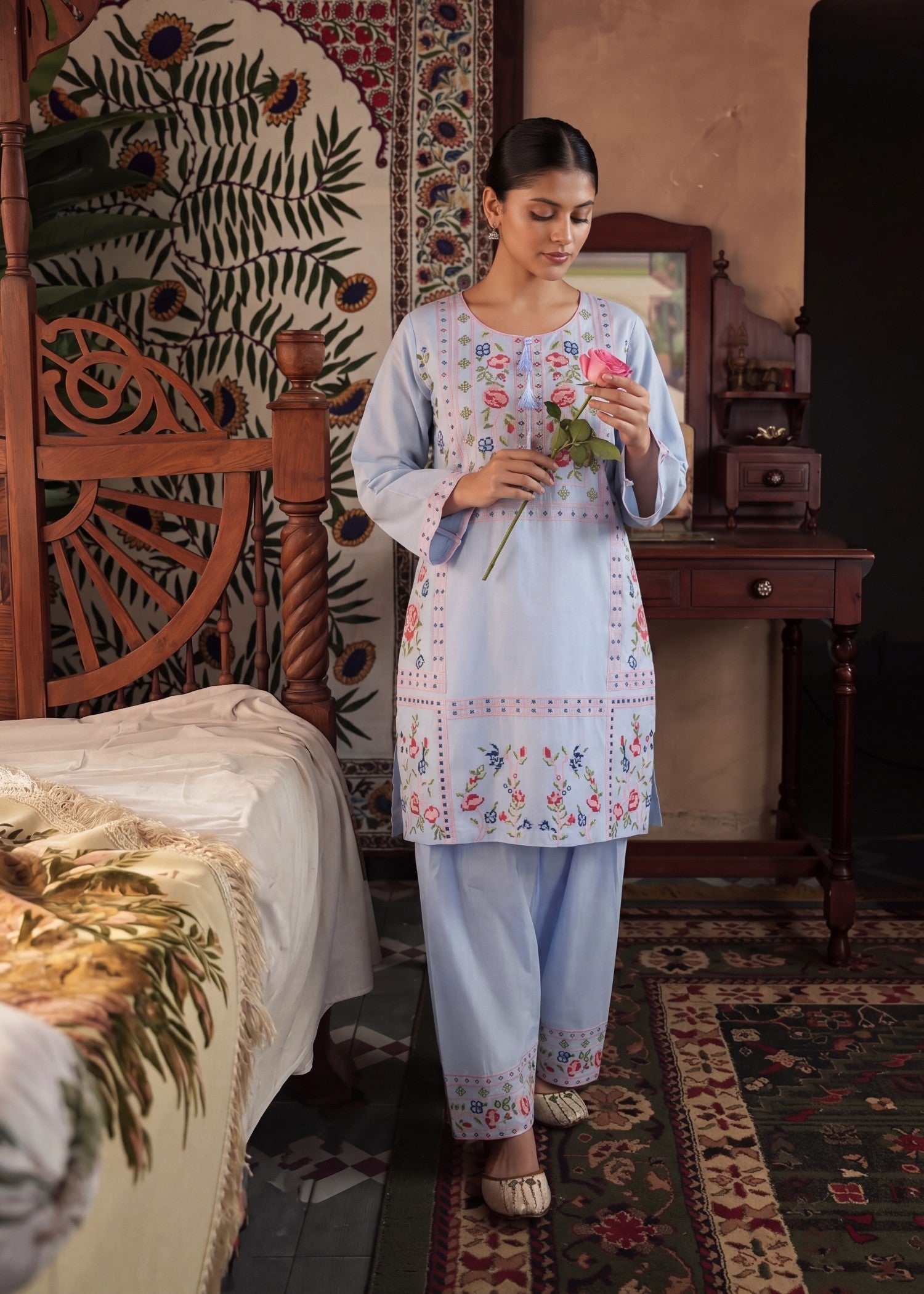 Summer Wear Embroidered Lawn Kurta Online in KSA Riyadh Saudi Arabia Oman Bahrain Qatar