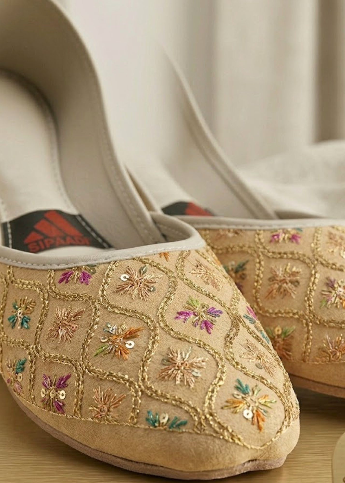 Traditional Embroidered Mojari Online in UK USA Canada