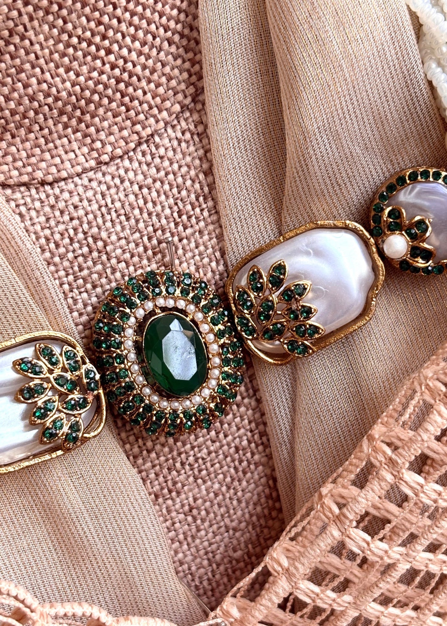 Traditional Green Choker Necklace Set Online in KSA Riyadh Saudi Arabia Oman Bahrain Qatar
