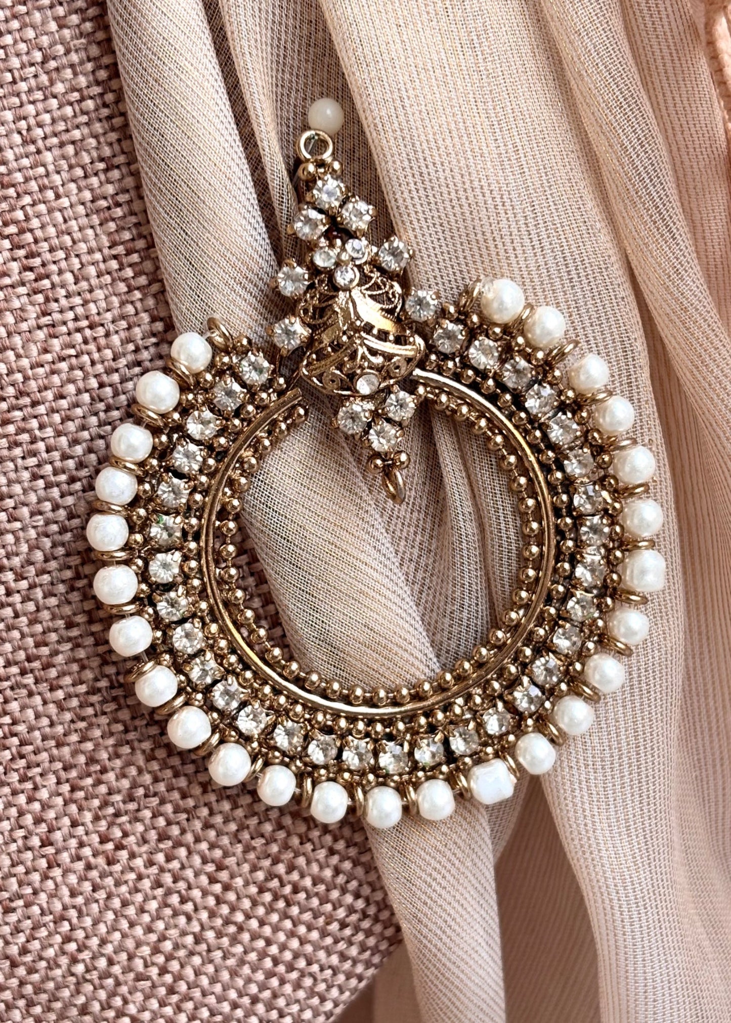Traditional White Jewellery Set Online in KSA Riyadh Saudi Arabia Oman Bahrain Qatar