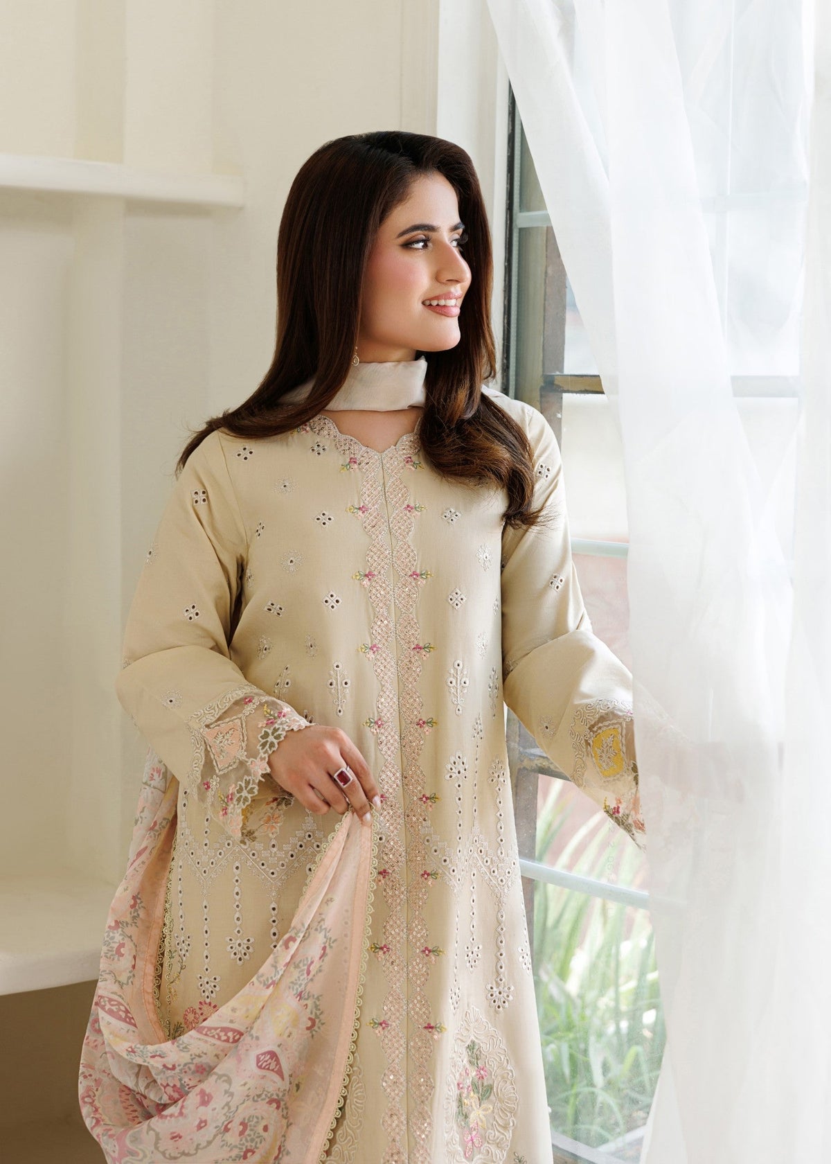 Trending Cream Lawn Kurta Pajama Pakistani Suit Online in KSA Riyadh Saudi Arabia Oman Bahrain Qatar